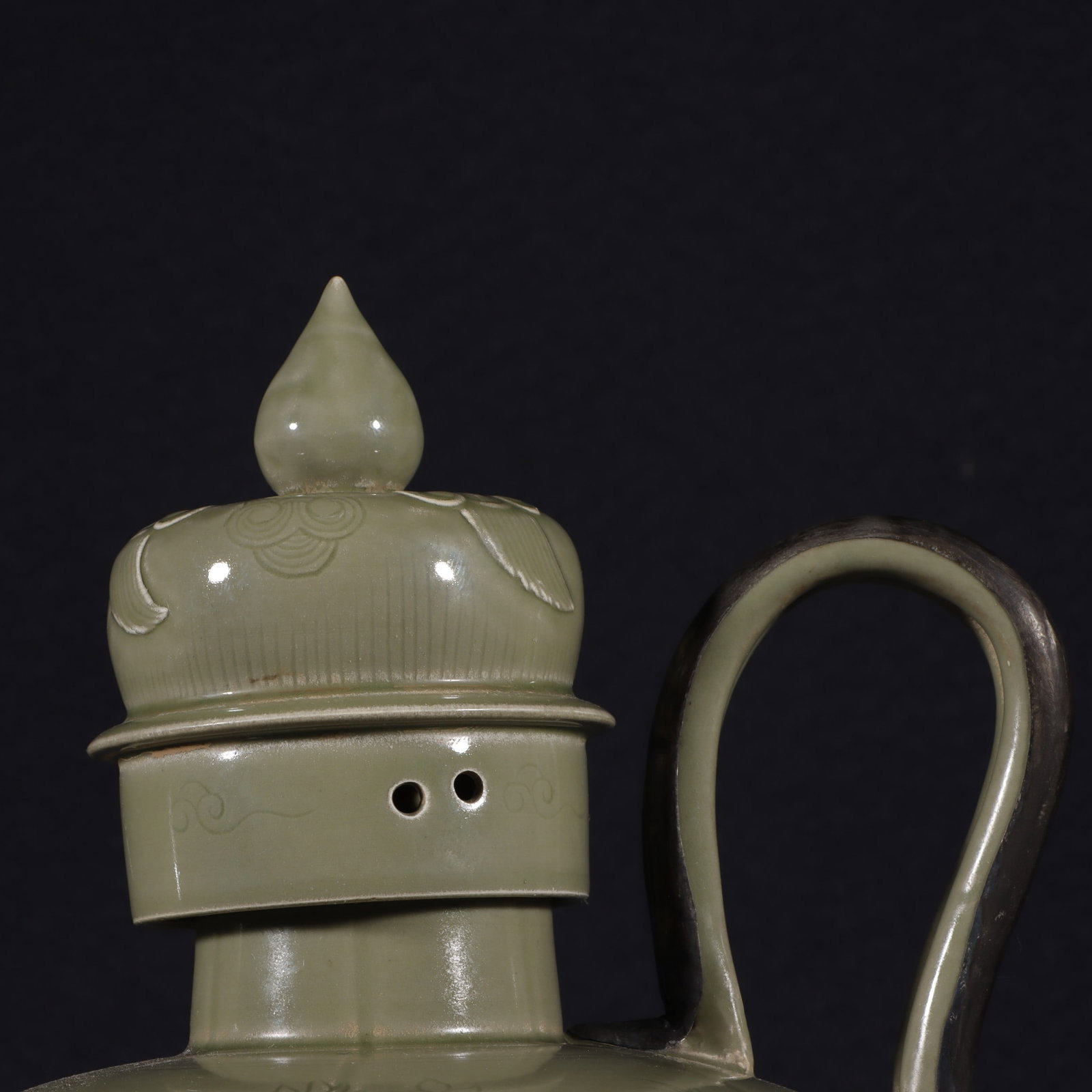An Exquisite Yue yao Celadon Figure Pattern Ewer - 8