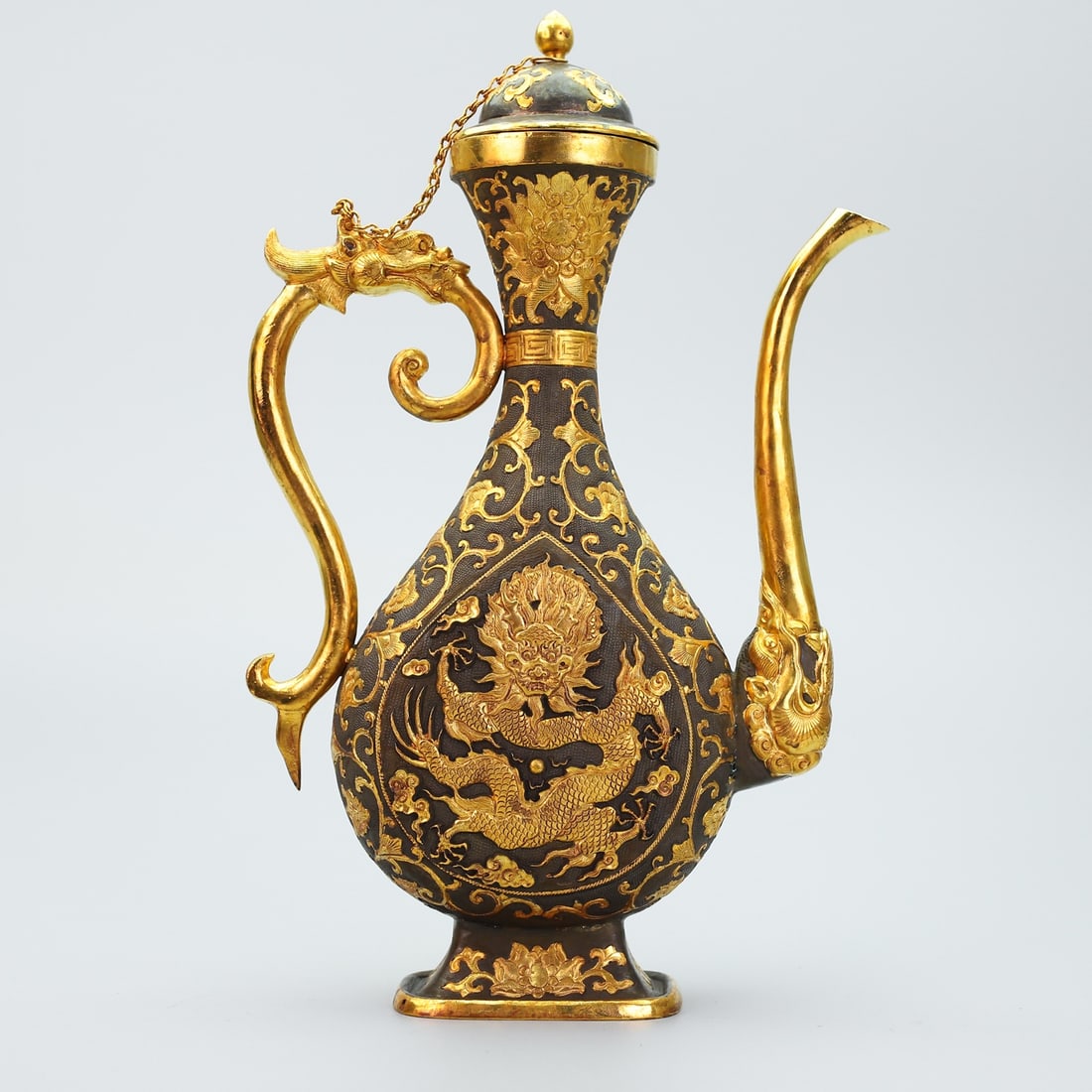 An Exquisite Gilt Bronze Lotus Pattern Dragon Pattern Ewer: An Exquisite Gilt Bronze Lotus Pattern Dragon Pattern Ewer Qing Dynasty, China Qianlong Four-character Mark Size:30.5cmx20cmx6.3cm Weight:1150g (The Dimensions Of All Batches Are Manually Measured.If 