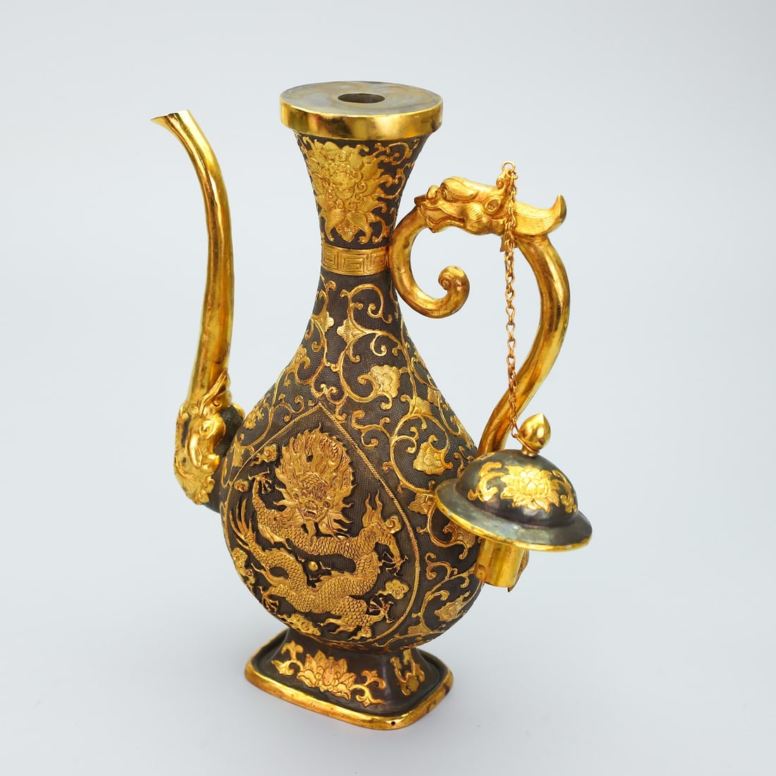 An Exquisite Gilt Bronze Lotus Pattern Dragon Pattern Ewer - 4