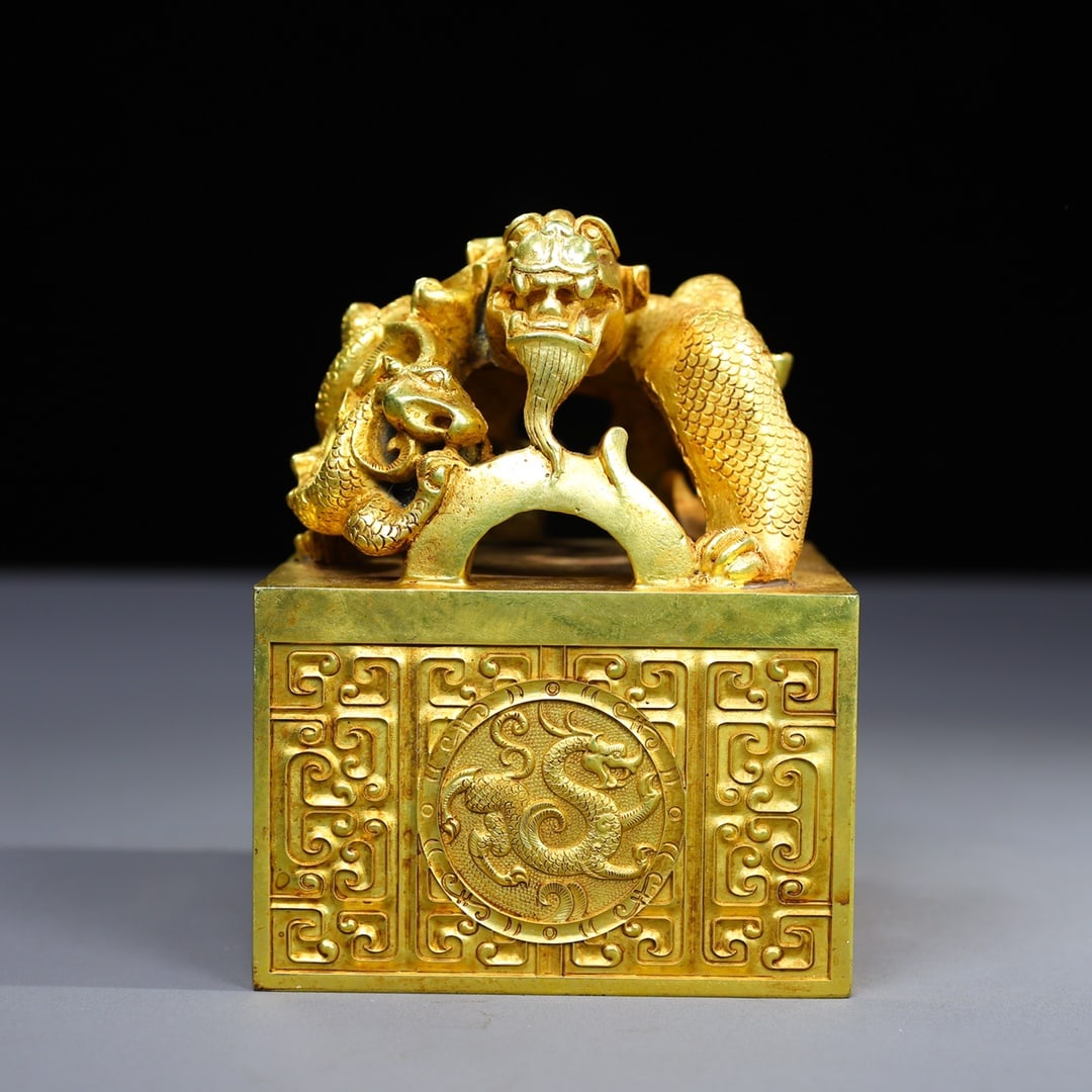 An Exquisite Gilt Bronze Auspicious Beast Seal: An Exquisite Gilt Bronze Auspicious Beast Seal Qing Dynasty, China Size:12cmx9cm Weight:4749g (The Dimensions Of All Batches Are Manually Measured.If You Need More Detailed Information, Please