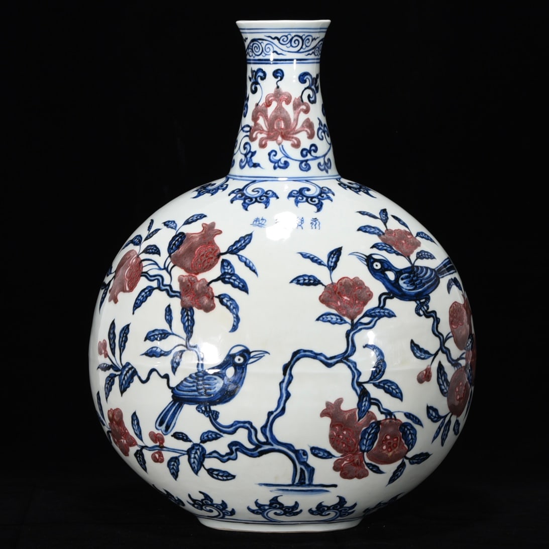 An Exquisite Blue and White Underglaze-Red Flower and Bird Pattern Vase: An Exquisite Blue and White Underglaze-Red Flower and Bird Pattern Vase Ming Dynasty, China Yongle Four-character Mark Size:45cmx33cm (The Dimensions Of All Batches Are Manually Measured.If You Need M