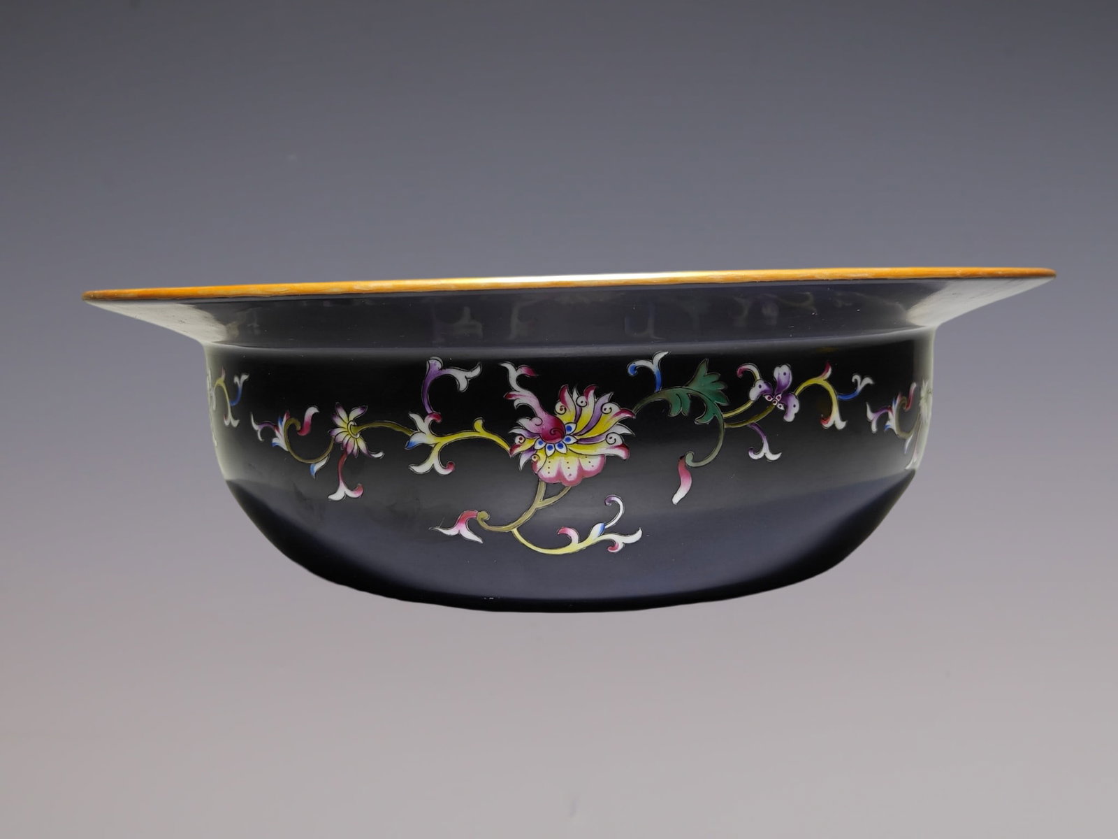 An Exquisite Enamel Lotus Pattern Plate - 3