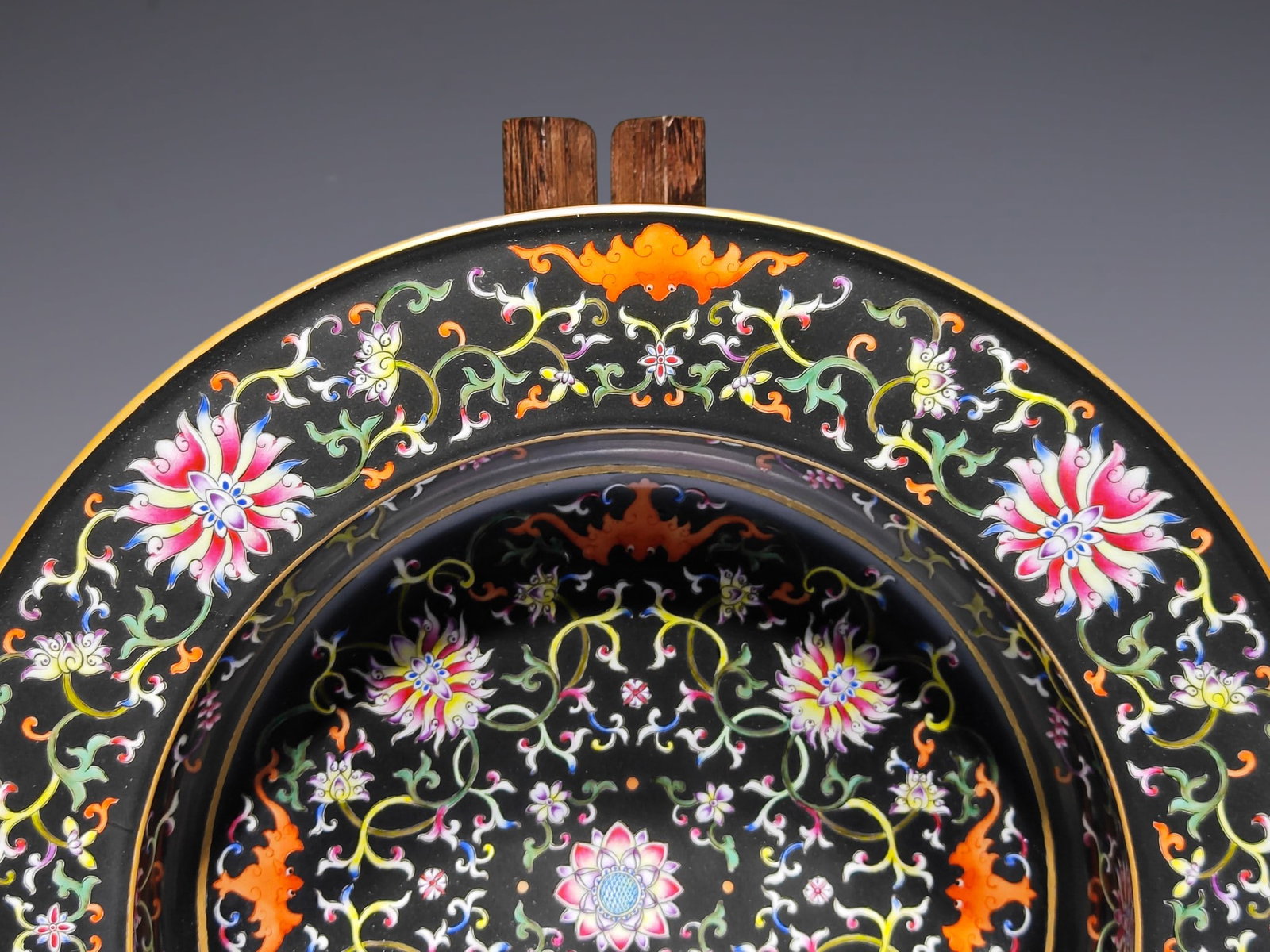 An Exquisite Enamel Lotus Pattern Plate - 4