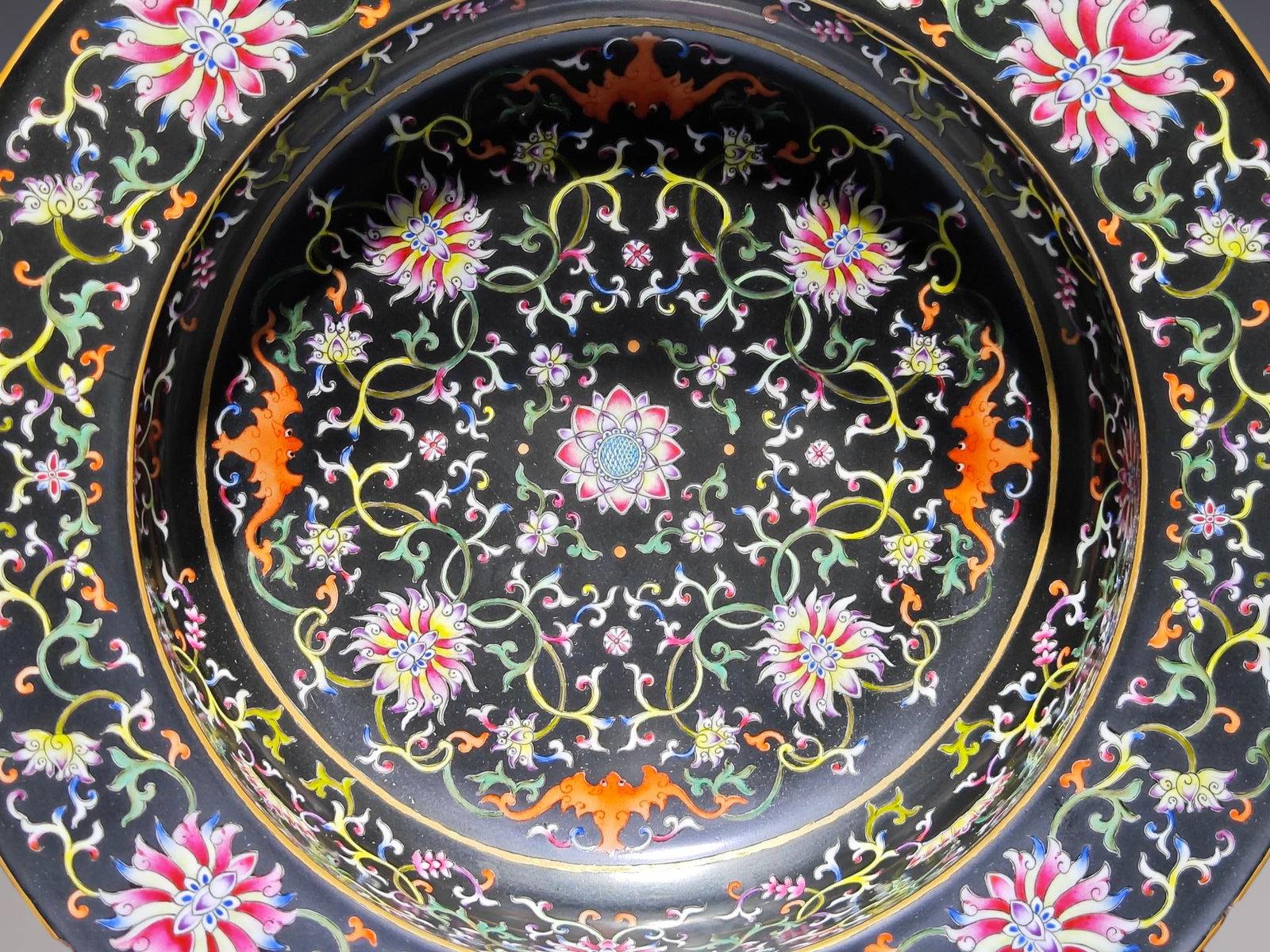 An Exquisite Enamel Lotus Pattern Plate - 5