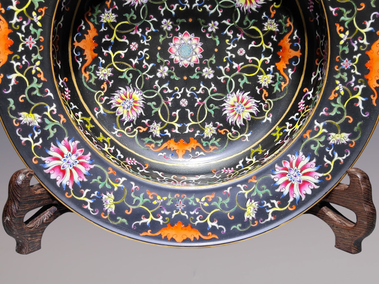 An Exquisite Enamel Lotus Pattern Plate - 6