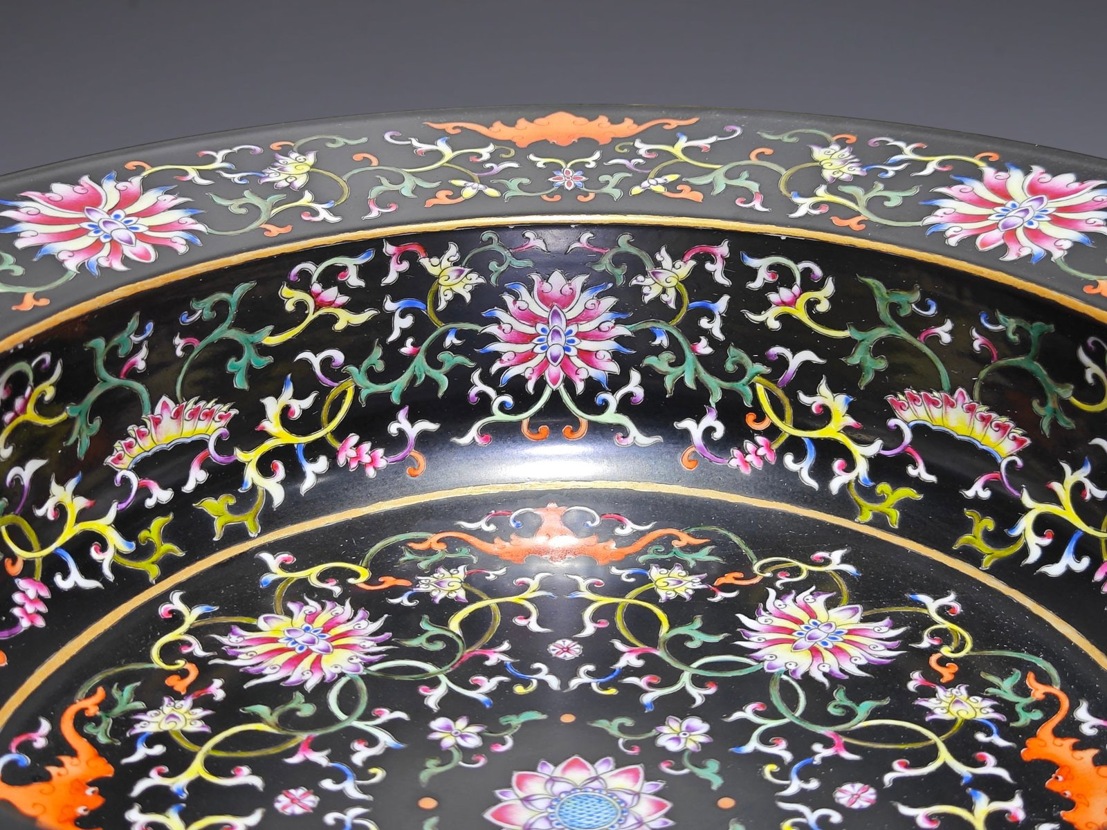 An Exquisite Enamel Lotus Pattern Plate - 7
