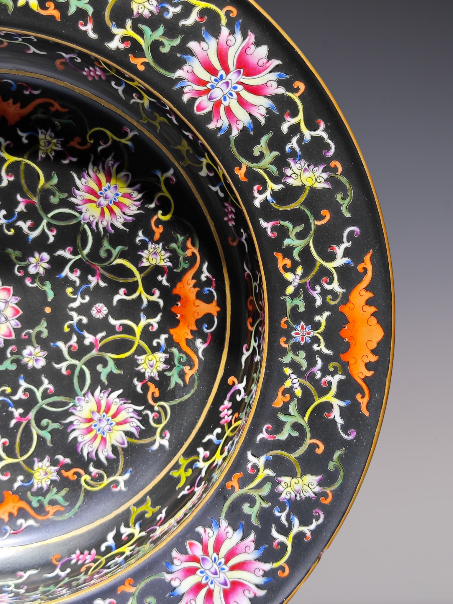 An Exquisite Enamel Lotus Pattern Plate - 8
