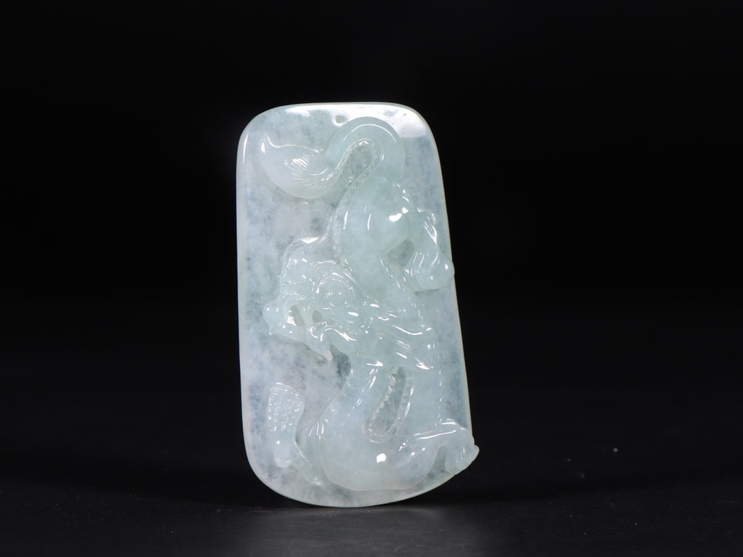 An Exquisite Jadeite Dragon Pattern Brand: An Exquisite Jadeite Dragon Pattern Brand Qing Dynasty, China Size:6.3cmx3.7cmx0.7cm Weight:36g (The Dimensions Of All Batches Are Manually Measured.If You Need More Detailed Information, Please Conta