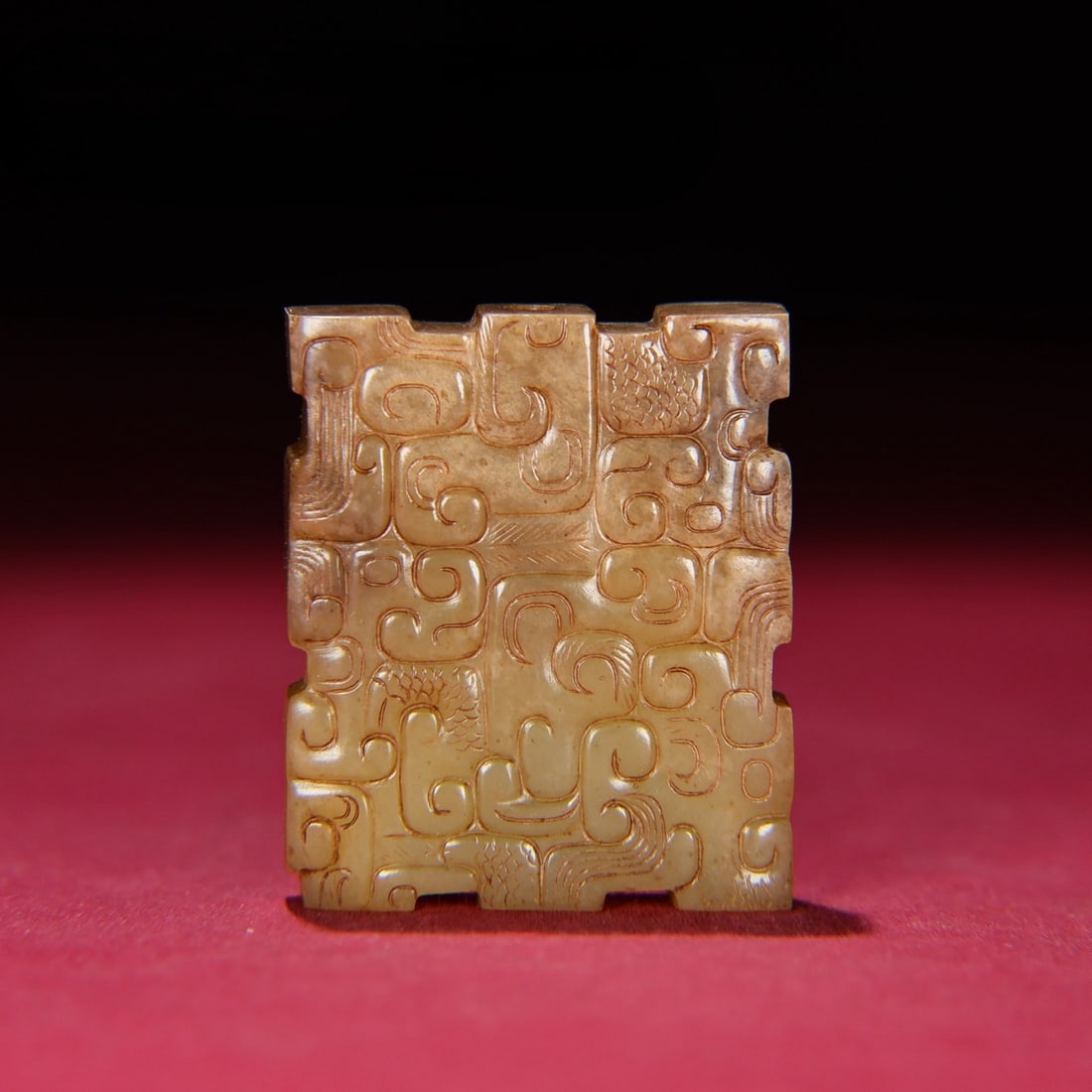 An Exquisite White Jade Pendant: An Exquisite White Jade Pendant Han Dynasty, China Size:4.5cmx3.8cmx0.9cm Weight:43g (The Dimensions Of All Batches Are Manually Measured.If You Need More Detailed Information, Please Contact Our Cust