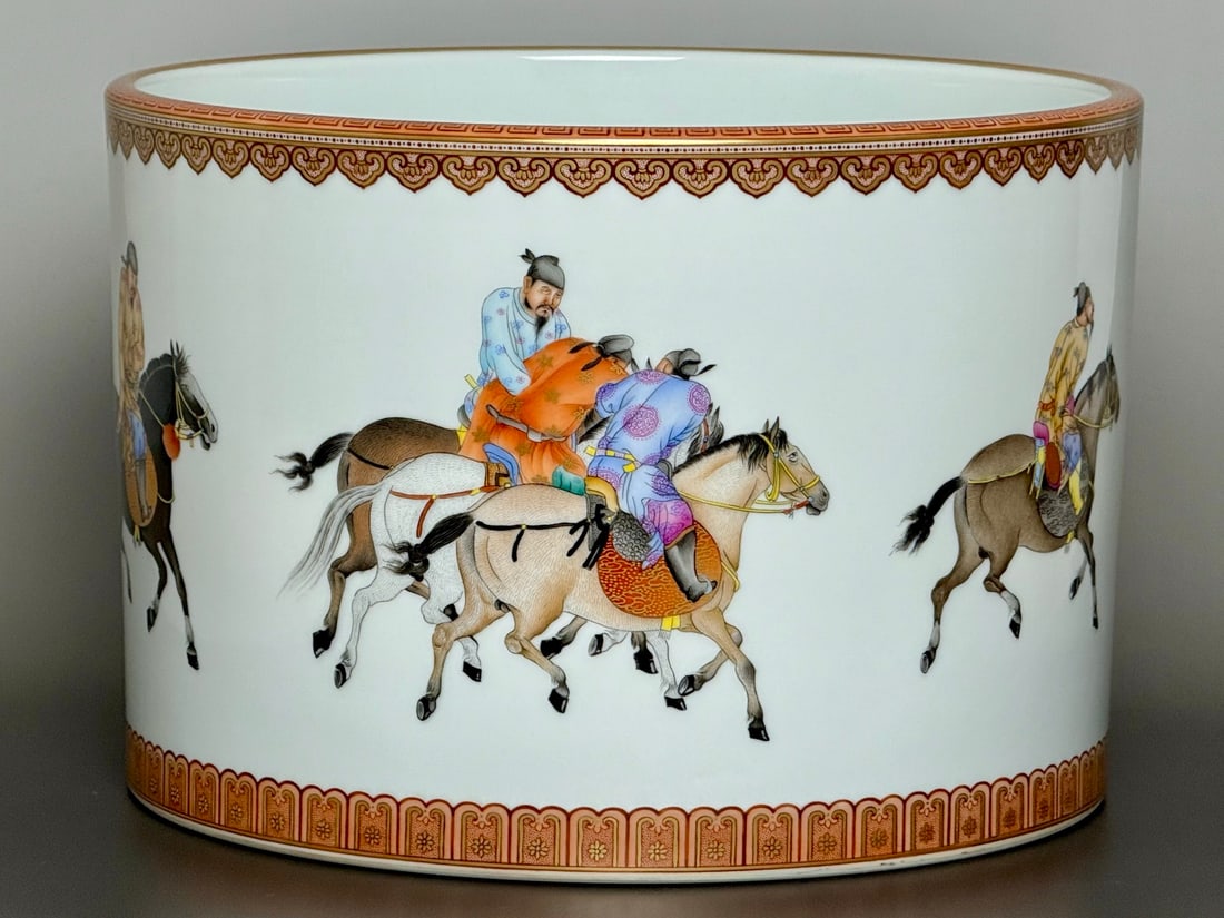 An Exquisite Famille-Rose Painted Gold Character and Story Pattern Brush Pot: An Exquisite Famille-Rose Painted Gold Character and Story Pattern Brush Pot Qing Dynasty, China Qianlong Six-character Mark Size:18.5cmx26.8cm (The Dimensions Of All Batches Are Manually Measured.If 