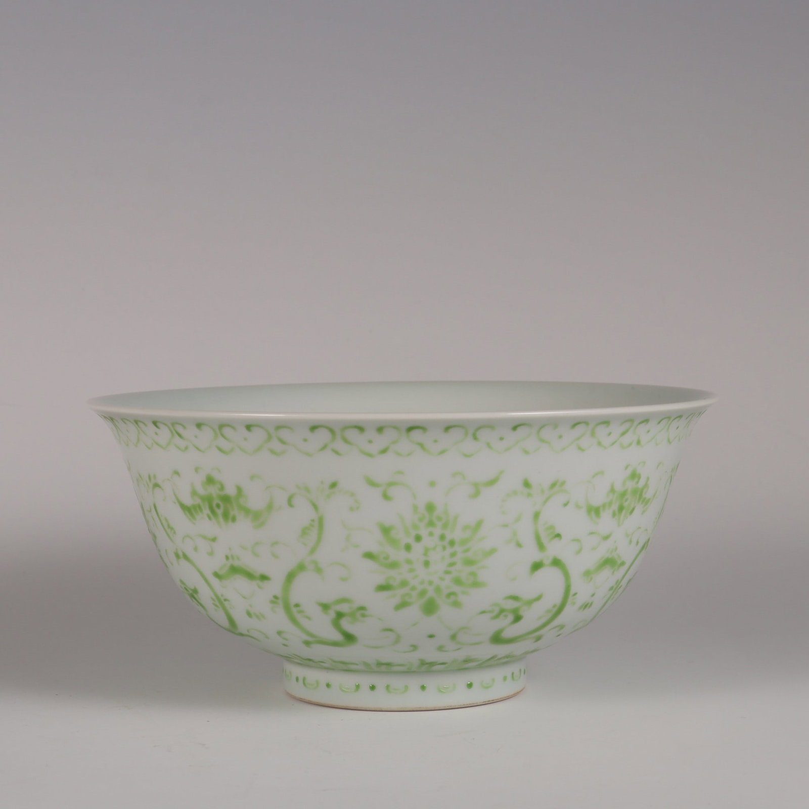 An Exquisite Green Ground Lotus Pattern Bowl: An Exquisite Green Ground Lotus Pattern Bowl Qing Dynasty, China Daoguang Six-character Mark Size:7.5cmx15.3cm (The Dimensions Of All Batches Are Manually Measured.If You Need More Detailed