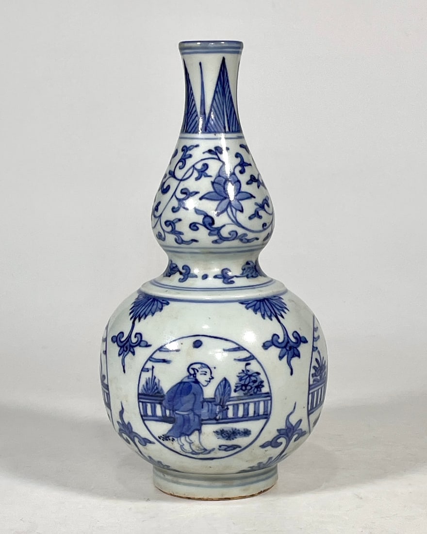 An Exquisite Blue and White Lotus Pattern Character and Story Pattern Gourd-Shaped Vase: An Exquisite Blue and White Lotus Pattern Character and Story Pattern Gourd-Shaped Vase Ming Dynasty, China Jiajing Six-character Mark Size:22cm (The Dimensions Of All Batches Are Manually Measured.If