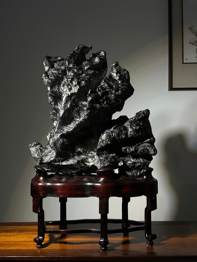 An Exquisite Lingbi Stone Ornament: An Exquisite Lingbi Stone Ornament Qing Dynasty, China Size:78cmx52cmx24cm (The Dimensions Of All Batches Are Manually Measured.If You Need More Detailed Information, Please Contact Our Customer Servi