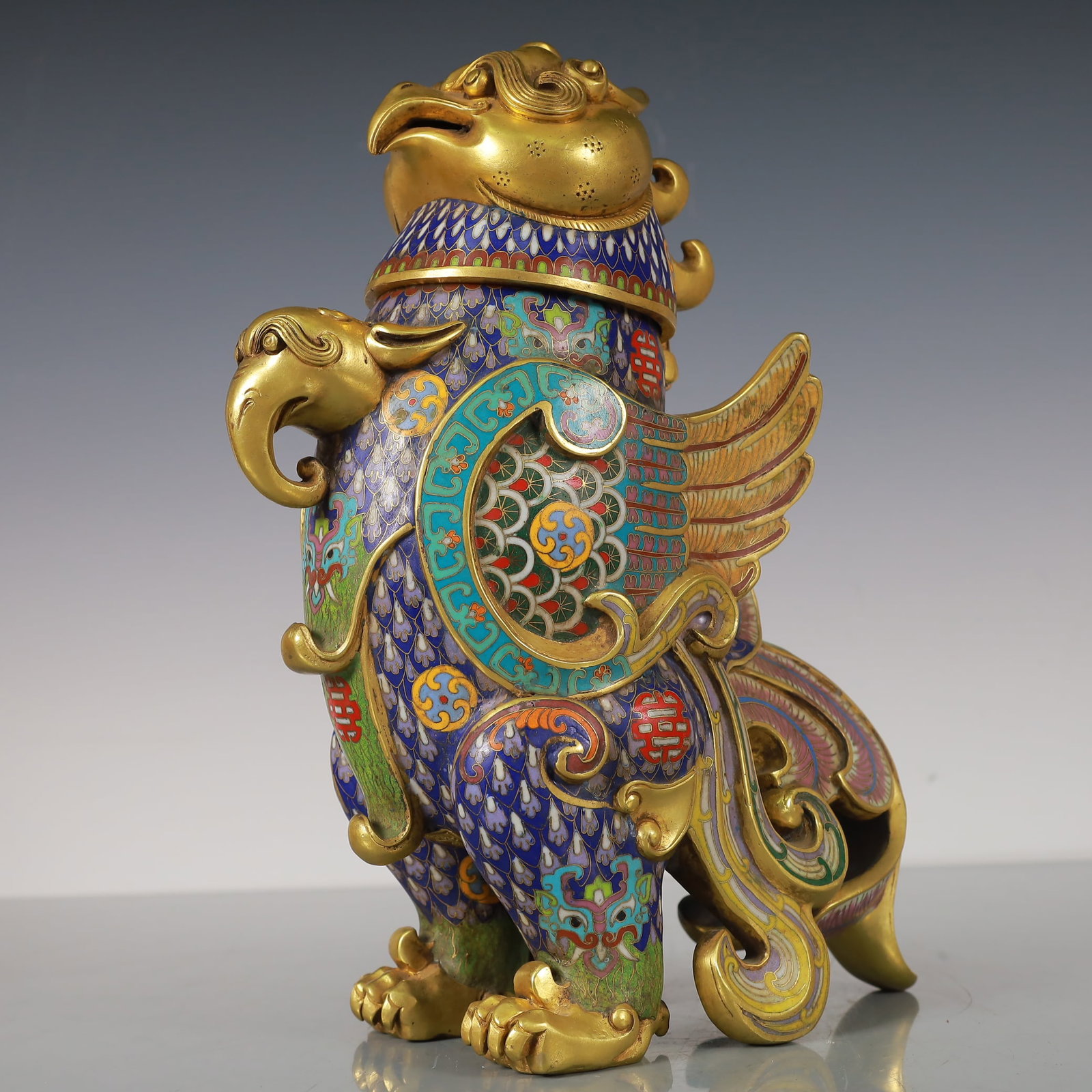 An Exquisite Cloisonne Gilt Bronze Lotus Pattern Phoenix Vase: An Exquisite Cloisonne Gilt Bronze Lotus Pattern Phoenix Vase Qing Dynasty, China Qianlong Four-character MarkSize:20cmx11cmx29cm Weight:4950g (The Dimensions Of All Batches Are Manually Measured.If Y
