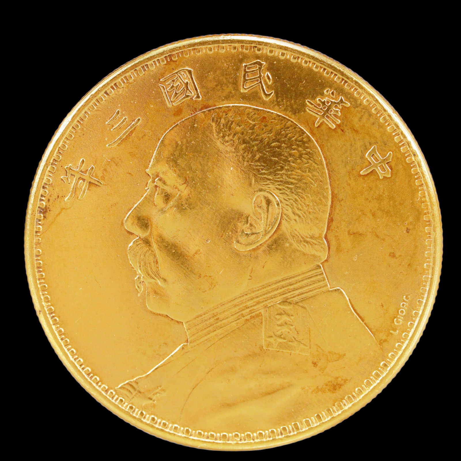 An Exquisite Sterling silver-Gilt gold Coin: An Exquisite Sterling silver-Gilt gold Coin,The Republic of China, Size:3.9cm Weight:37.5g (The Dimensions Of All Batches Are Manually Measured.If You Need More Detailed Information, Please Contact Ou
