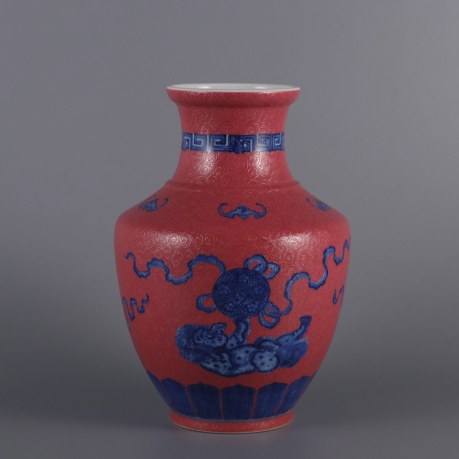 An Exquisite Blue and White Ruby Red-Glazed Lion Pattern Vase: An Exquisite Blue and White Ruby Red-Glazed Lion Pattern Vase Qing Dynasty, China Qianlong Six-character Mark Size:22.5cmx15cm (The Dimensions Of All Batches Are Manually Measured.If You Need More Det