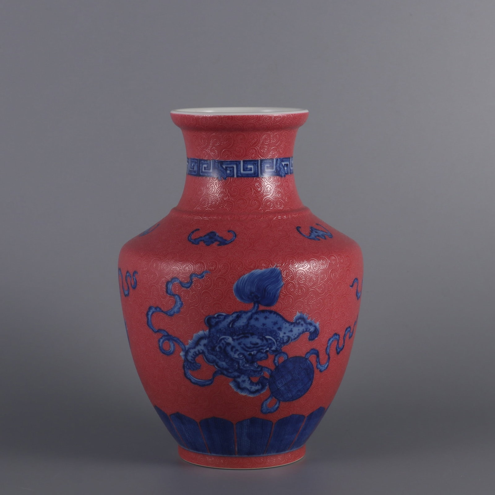 An Exquisite Blue and White Ruby Red-Glazed Lion Pattern Vase - 3