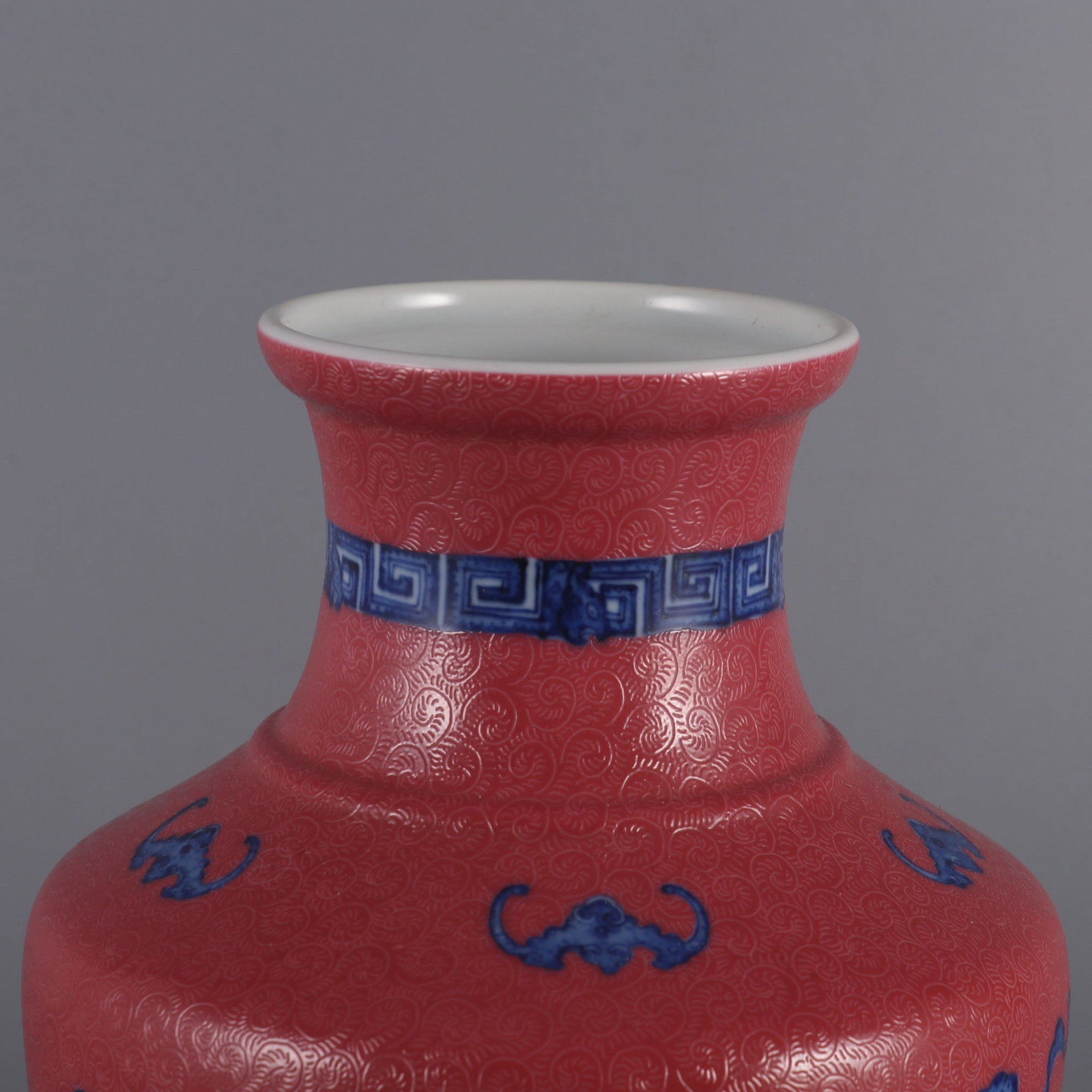 An Exquisite Blue and White Ruby Red-Glazed Lion Pattern Vase - 4
