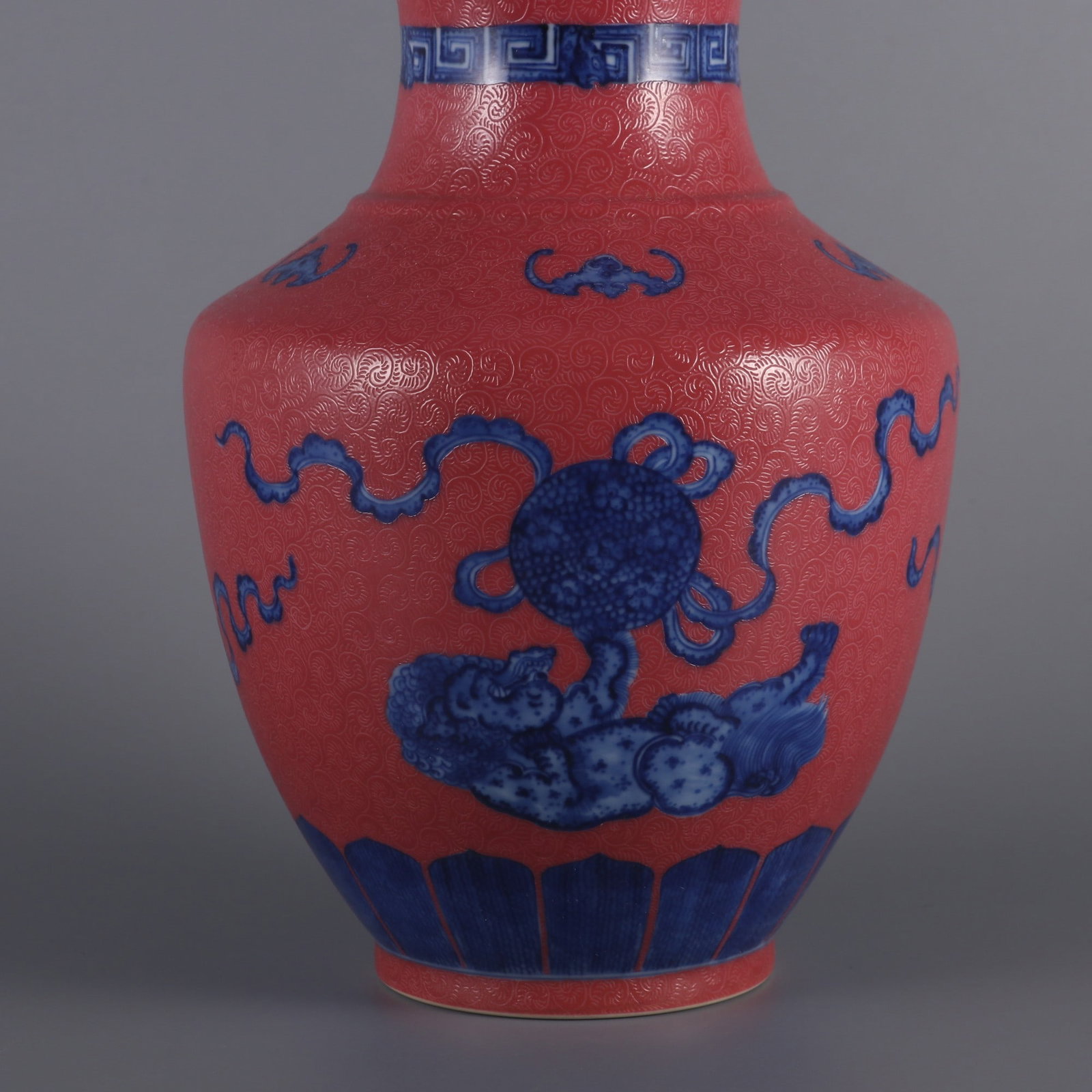An Exquisite Blue and White Ruby Red-Glazed Lion Pattern Vase - 5