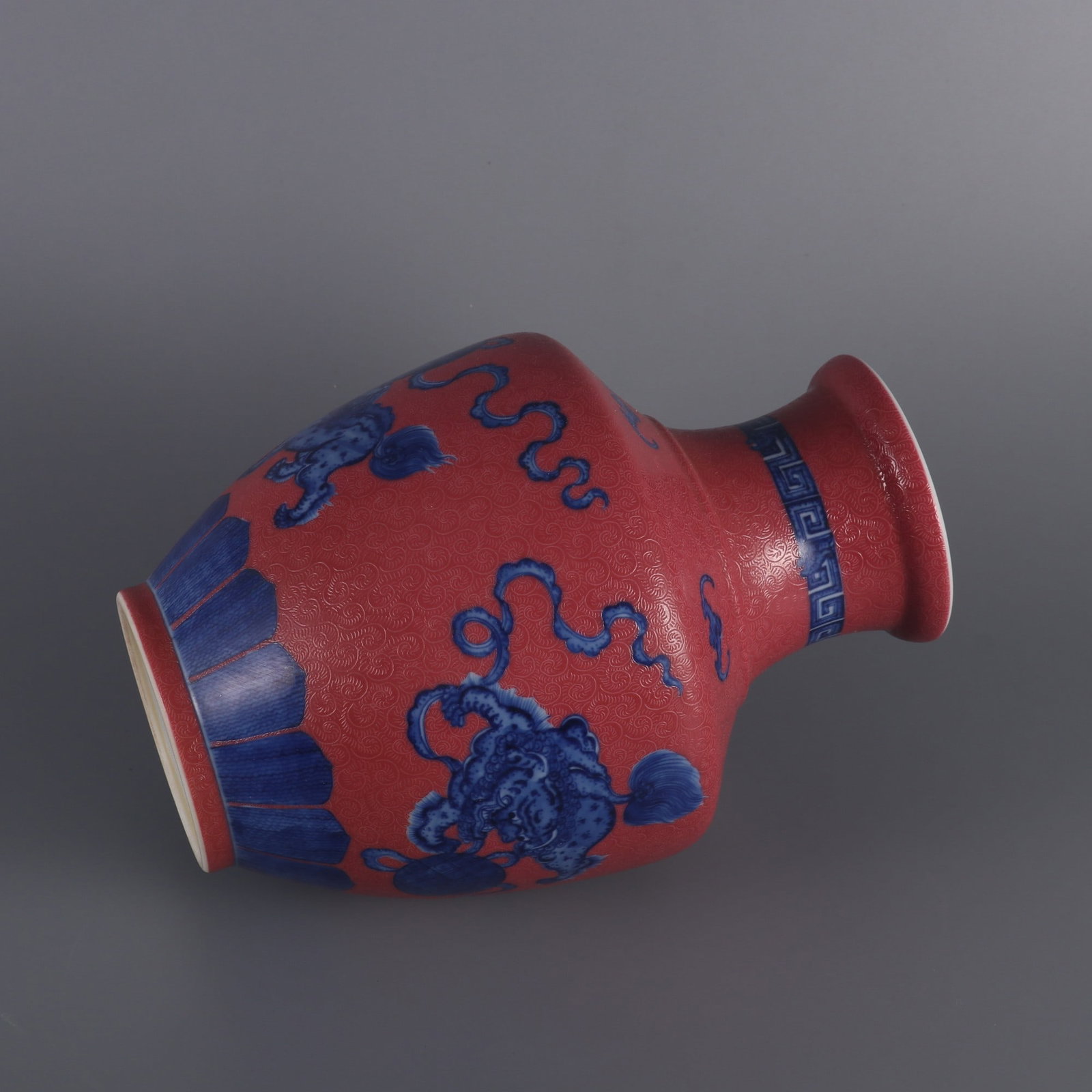 An Exquisite Blue and White Ruby Red-Glazed Lion Pattern Vase - 8
