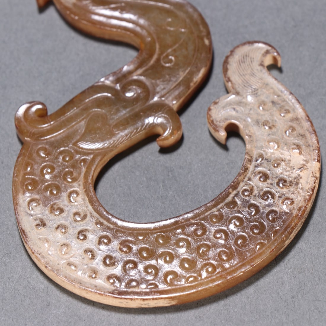 An Exquisite White Jade Dragon Pattern Pendant - 4