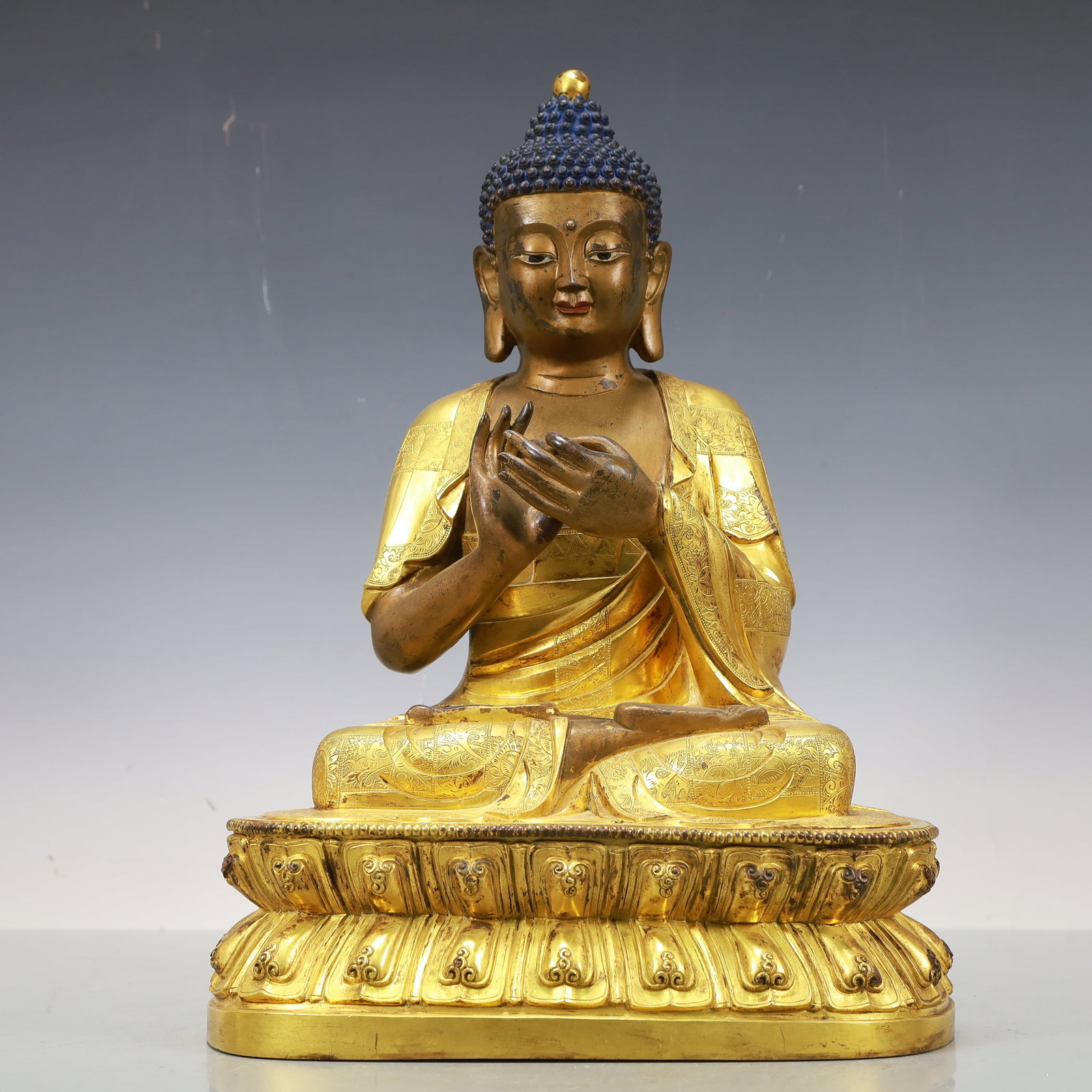 A Exquisite Gilt Bronze Statue of Sakyamuni: A Exquisite Gilt Bronze Statue of Sakyamuni Ming Dynasty, China Size:28cmx22cmx38.5cm Weight:11495g (The Dimensions Of All Batches Are Manually Measured.If You Need More Detailed Information, Please C