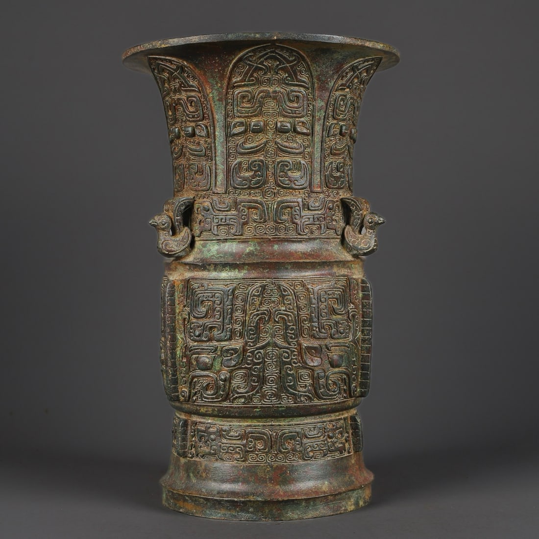 An Exquisite Bronze Beast-Face Pattern Vase: An Exquisite Bronze Beast-Face Pattern Vase W.Zhou , China Size:19cmx30cm Weight:4000g (The Dimensions Of All Batches Are Manually Measured.If You Need More Detailed Information, Please Contact Our