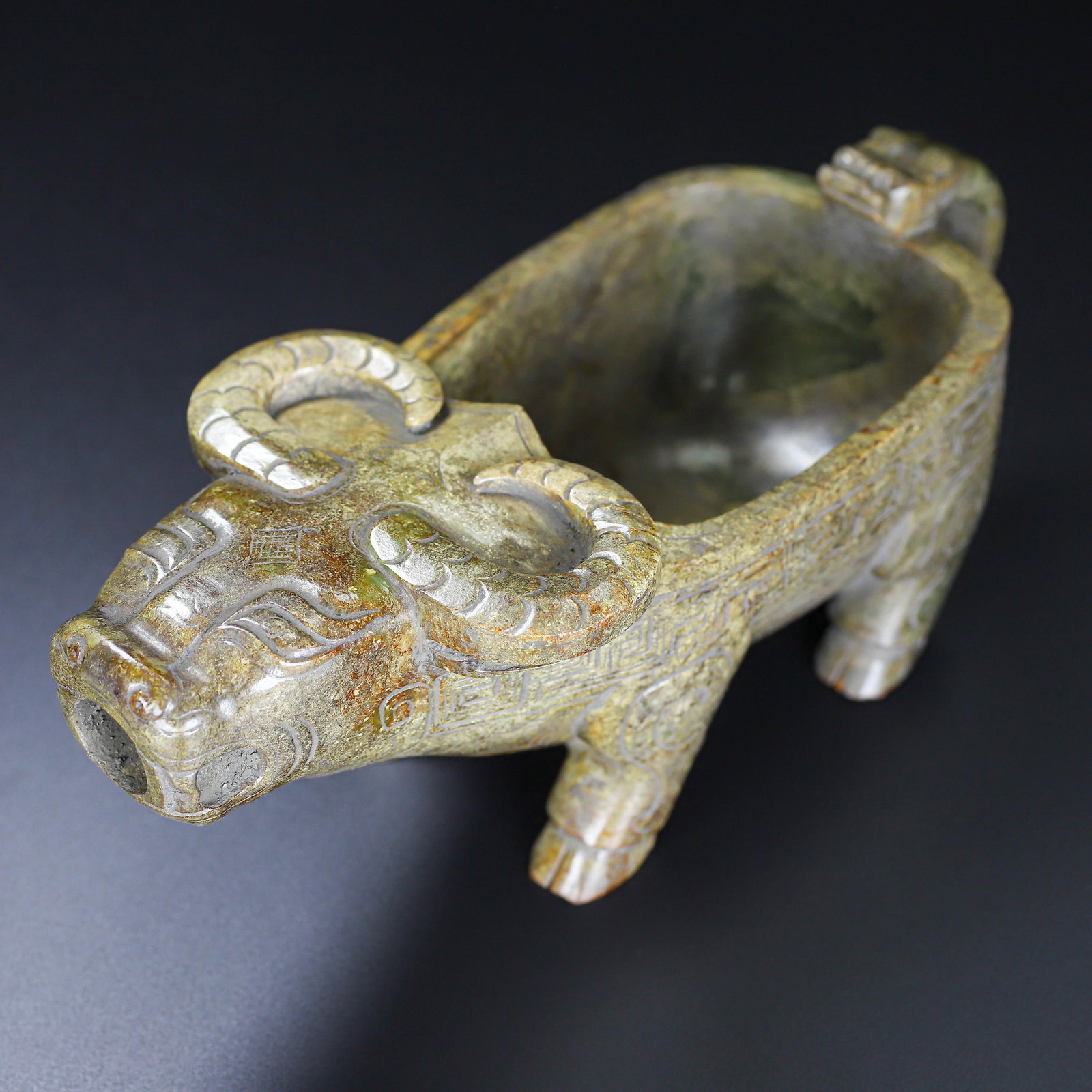 An Exquisite White Jade Buffalo-Shaped Ewer: An Exquisite White Jade Buffalo-Shaped Ewer Han Dynasty, China Size:22.8cmx9cmx9.3cm Weight:1.263kg (The Dimensions Of All Batches Are Manually Measured.If You Need More Detailed Information, Please C
