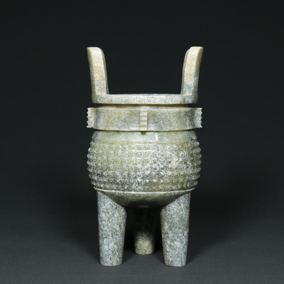 An Exquisite White Jade Double-Ears and Tripod Censer Ornament: An Exquisite White Jade Double-Ears and Tripod Censer Ornament Han Dynasty, China Size:15.7cmx8.5cm Weight:441g (The Dimensions Of All Batches Are Manually Measured.If You Need More Detailed Informati