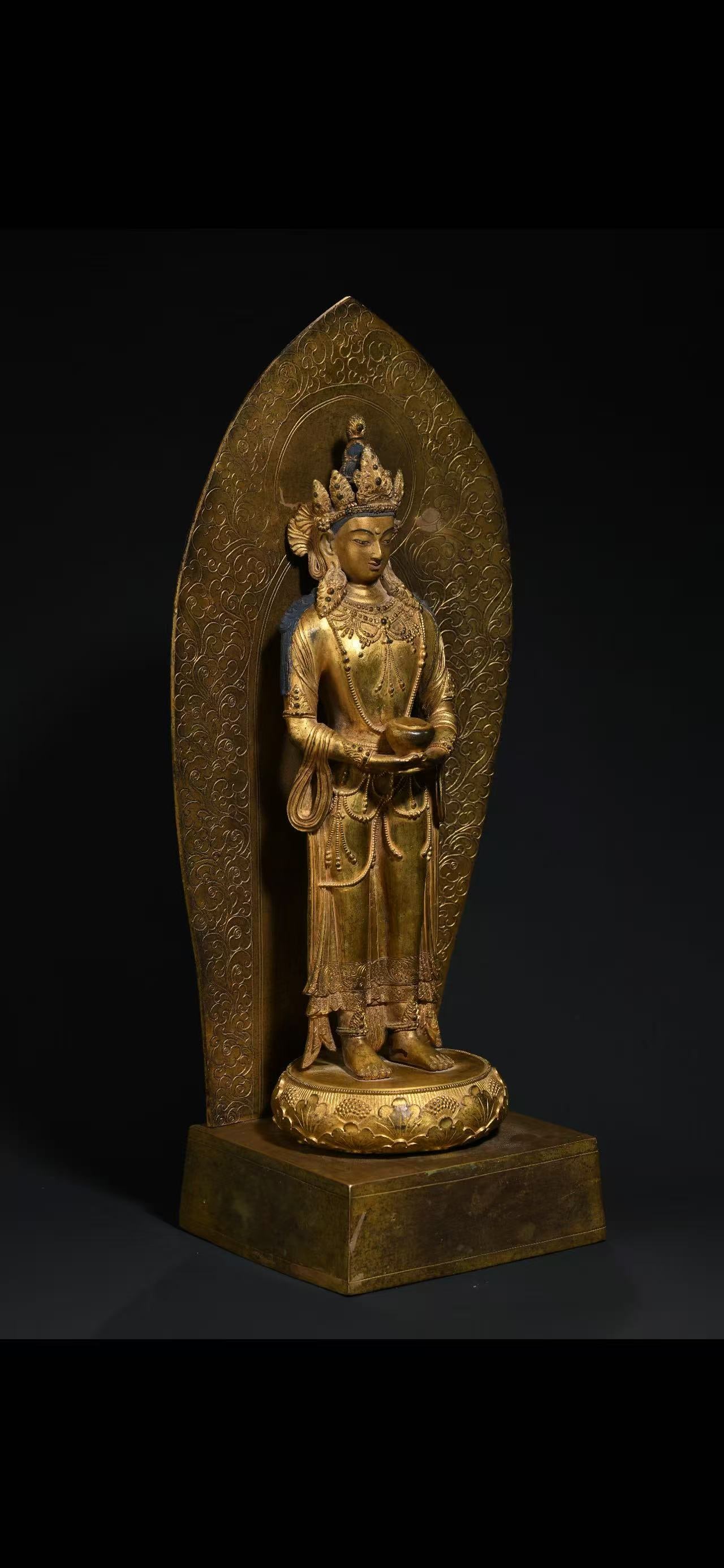 An Exquisite Gilt Bronze Buddha Statue - 2