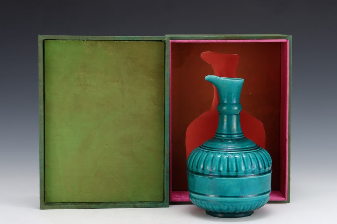 An Exquisite Blue Glazed Vase: An Exquisite Blue Glazed Vase Qing Dynasty, China Qianlong Six-character Mark Size:21.5cmx13cm (The Dimensions Of All Batches Are Manually Measured.If You Need More Detailed Information, Please Contac