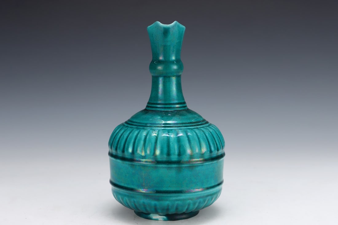 An Exquisite Blue Glazed Vase - 3