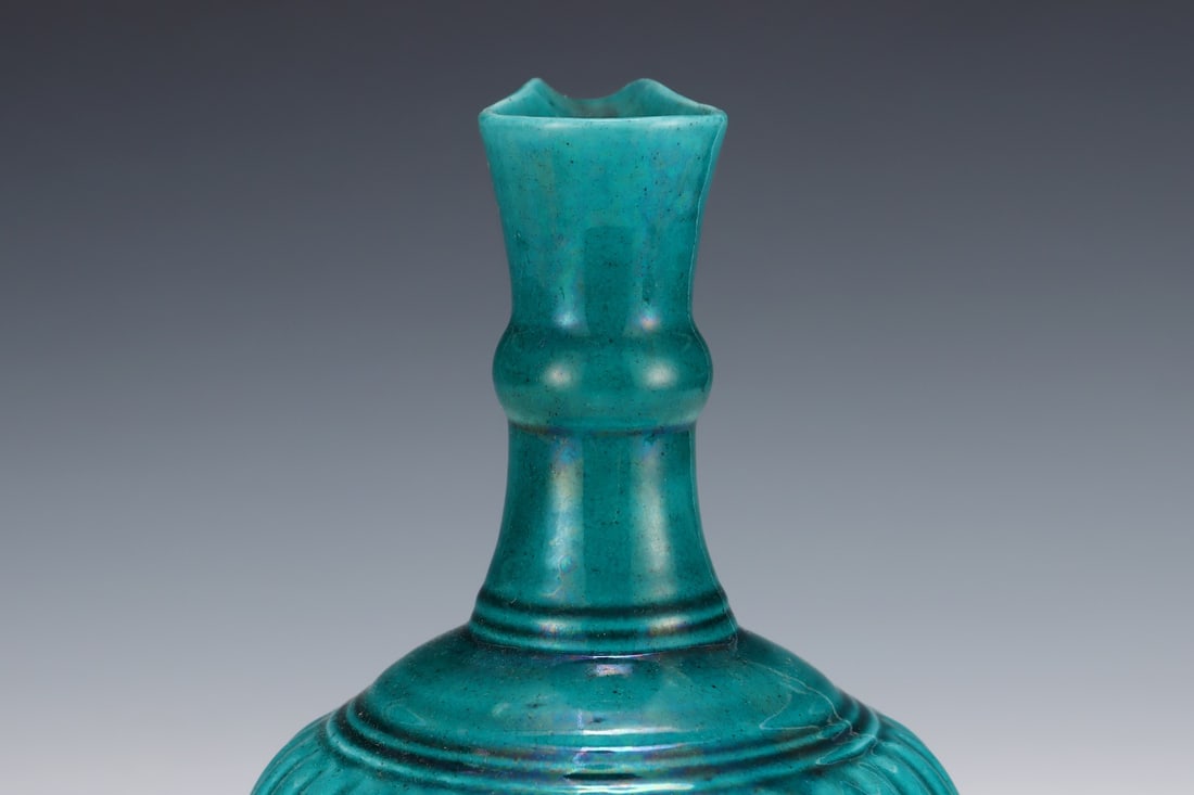 An Exquisite Blue Glazed Vase - 5