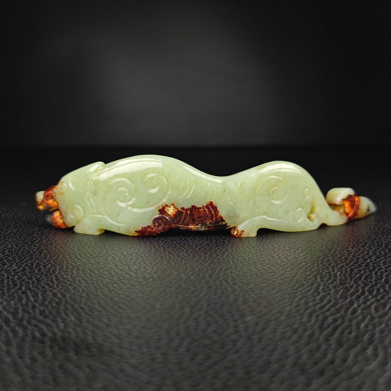 An Exquisite White Jade Auspicious Beast Ornament: An Exquisite White Jade Auspicious Beast Ornament Han Dynasty, China Size:3cmx15cm Weight:52g (The Dimensions Of All Batches Are Manually Measured.If You Need More Detailed Information, Please Contact