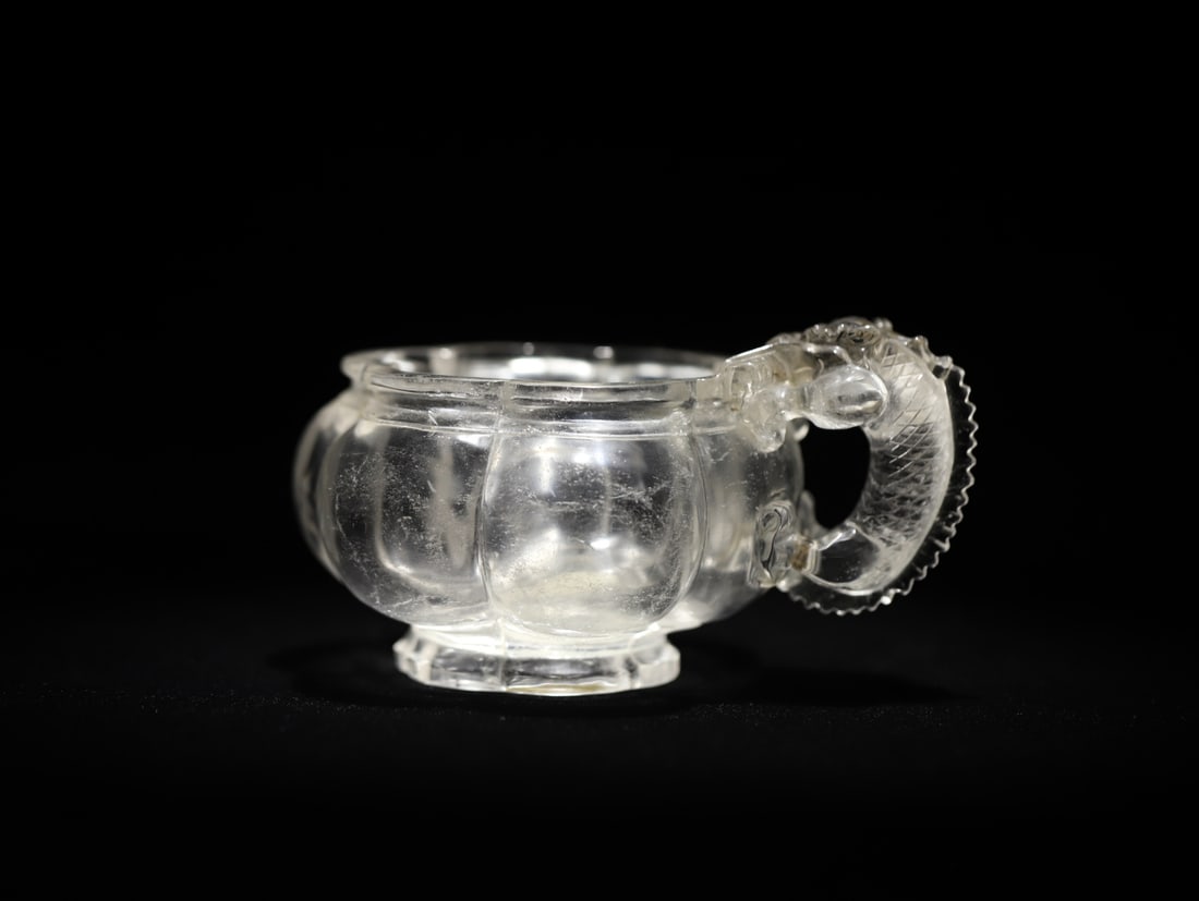 An Exquisite Crystal Dragon Pattern Cup: An Exquisite Crystal Dragon Pattern Cup Qing Dynasty, China Size:12.6cmx8.8cmx6.8cm Weight:307g (The Dimensions Of All Batches Are Manually Measured.If You Need More Detailed Information, Please Conta