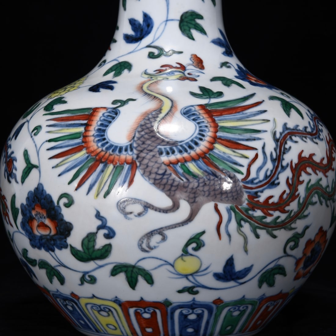 An Exquisite Doucai Phoenix Pattern Lotus Pattern Vase - 6