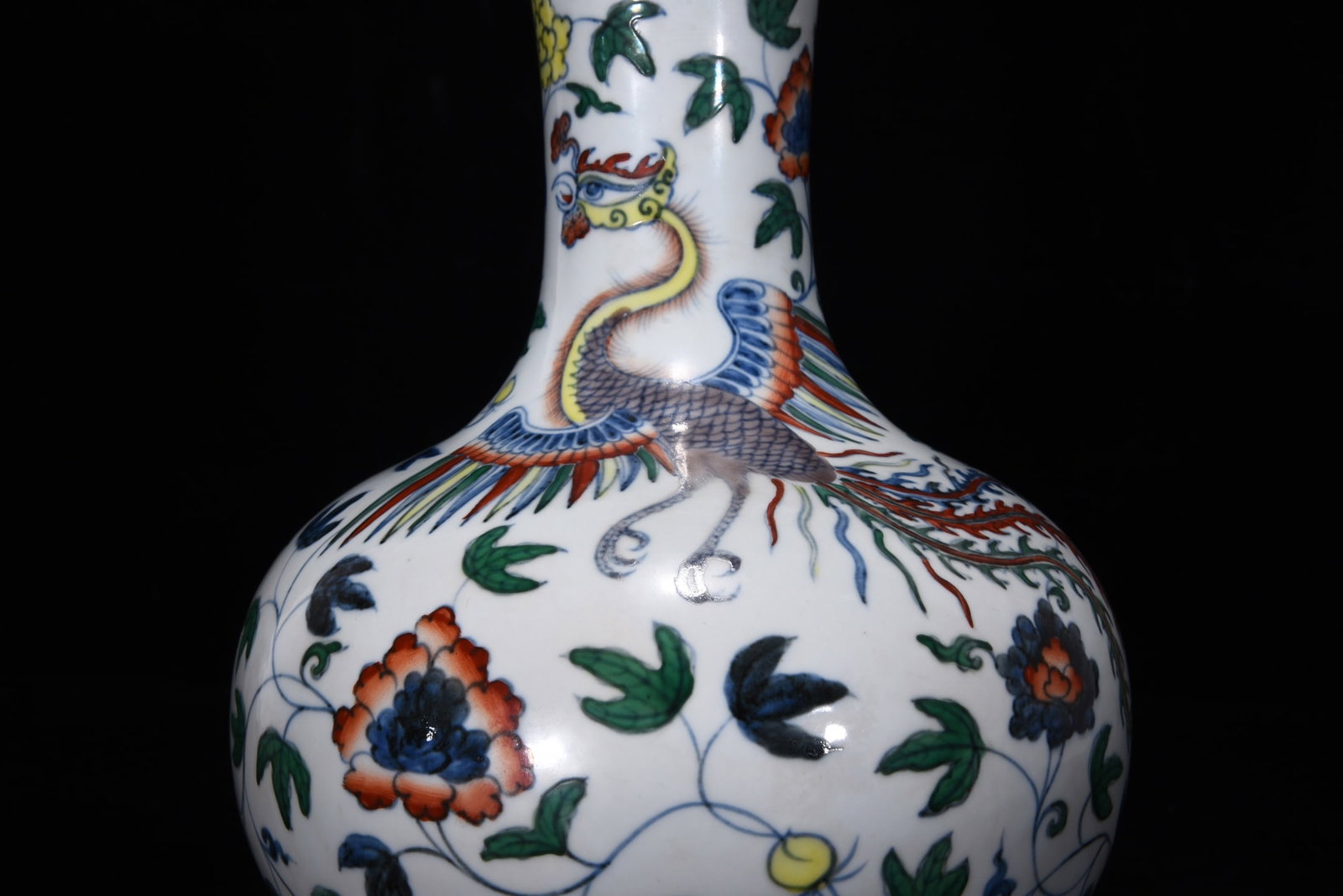 An Exquisite Doucai Phoenix Pattern Lotus Pattern Vase - 8