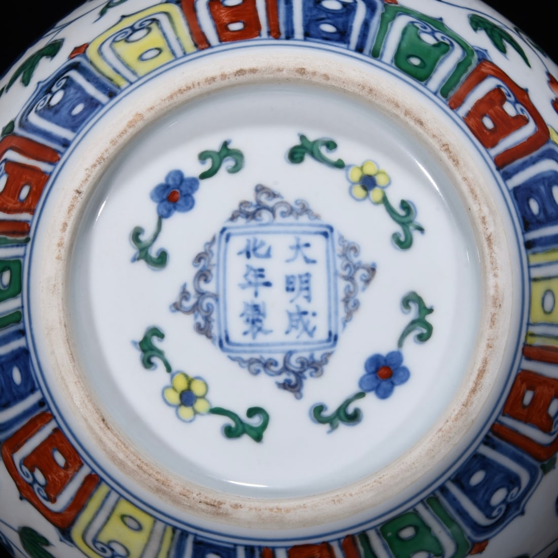An Exquisite Doucai Phoenix Pattern Lotus Pattern Vase - 9