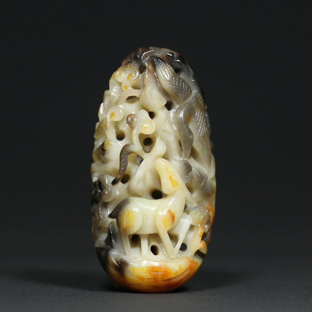 An Exquisite White Jade Deer Pattern Crane Pattern Hand Piece: An Exquisite White Jade Deer Pattern Crane Pattern Hand Piece Qing Dynasty, China Size:8.3cmx4.2cmx2.7cm Weight:106.8g (The Dimensions Of All Batches Are Manually Measured.If You Need More Detailed In