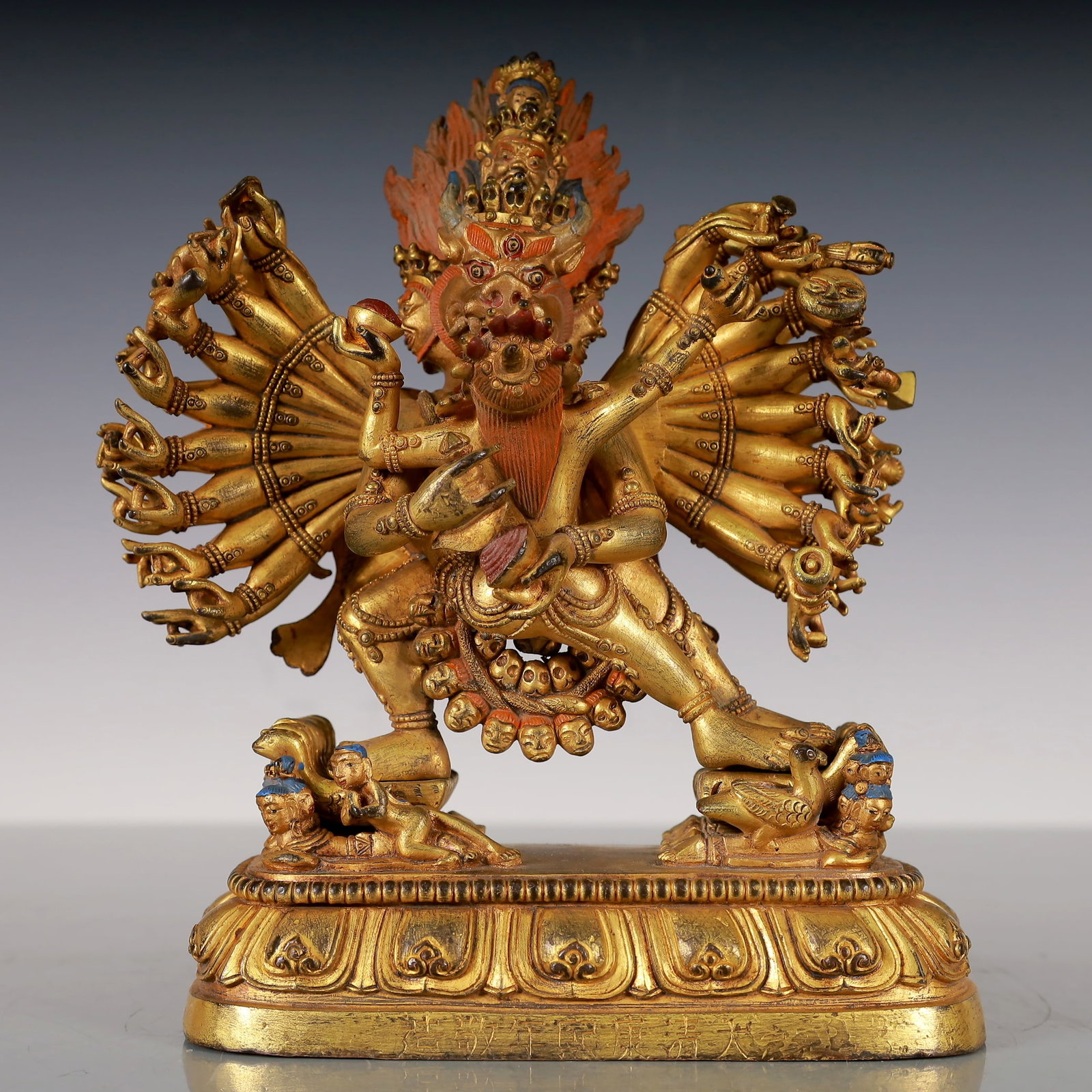 An Exquisite Gilt Bronze Statue of Vajra: An Exquisite Gilt Bronze Statue of Vajra Qing Dynasty, China Kangxi Six-character Mark Size:16cmx7.5cmx19cm Weight:2900g (The Dimensions Of All Batches Are Manually Measured.If You Need More Detailed 