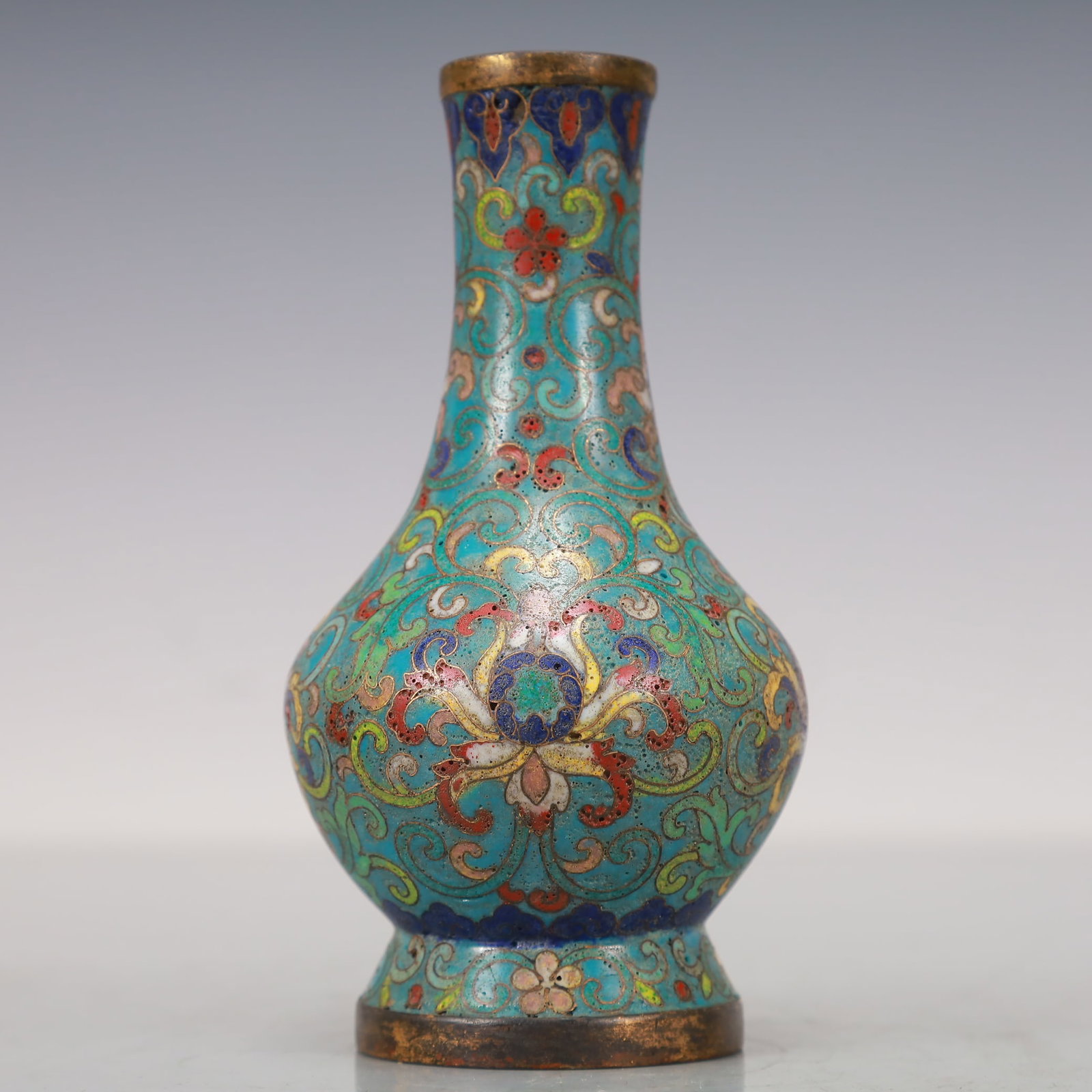 An Exquisite Cloisonne Gilt Bronze Lotus Pattern Flower Pattern Vase: An Exquisite Cloisonne Gilt Bronze Lotus Pattern Flower Pattern Vase Qing Dynasty, China Qianlong Four-character MarkSize:6.5cmx6.5cmx12.5cm Weight:250g (The Dimensions Of All Batches Are Manually Mea