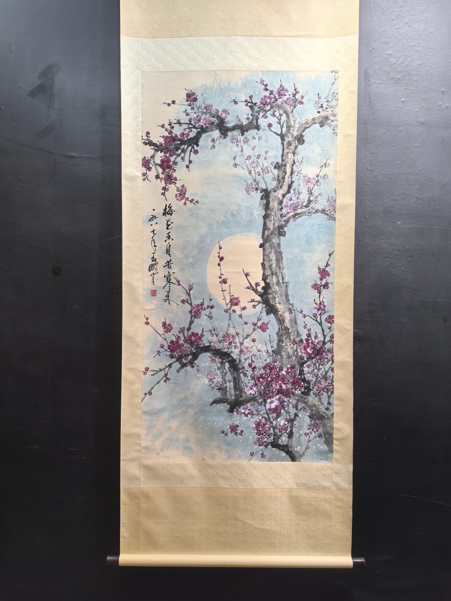 A Chinese Vertical Scroll Ink Painting of Flower on Paper: A Chinese Vertical Scroll Ink Painting of Flower on Paper Guan shanyue Size:68.1cmx136.6cm (The Dimensions Of All Batches Are Manually Measured.If You Need More Detailed Information, Please Contact Ou