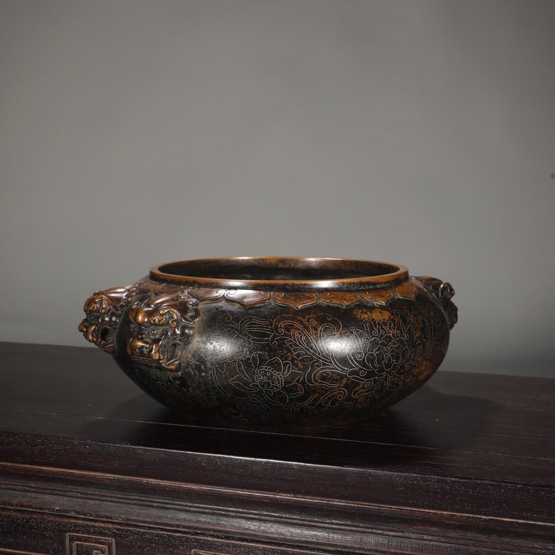An Exquisite Bronze Lotus Pattern Censer - 2