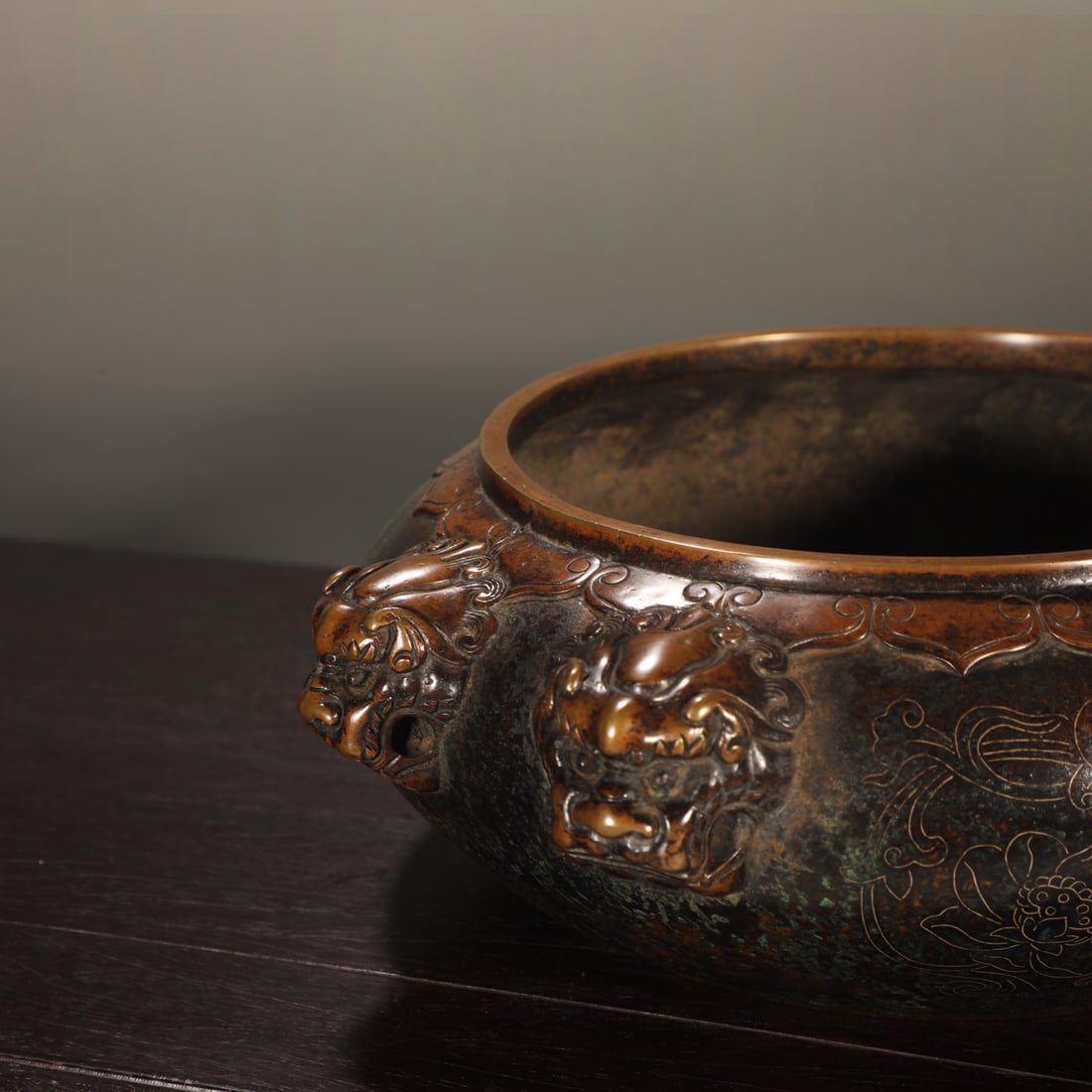 An Exquisite Bronze Lotus Pattern Censer - 5