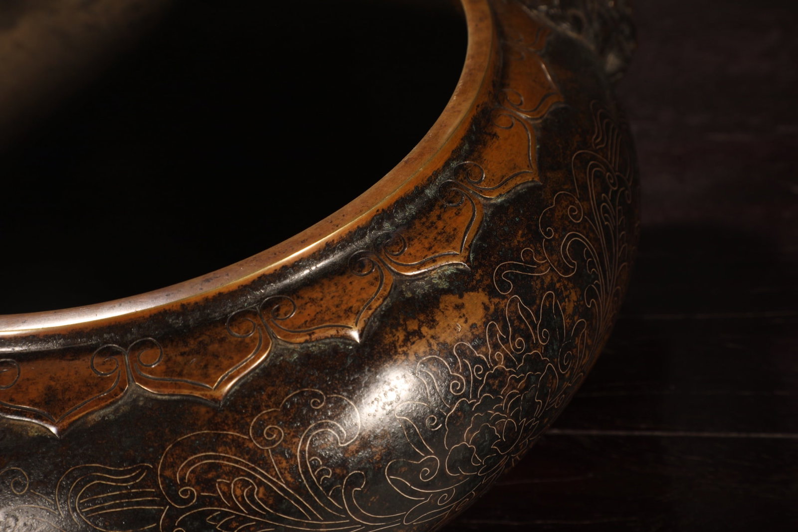 An Exquisite Bronze Lotus Pattern Censer - 8