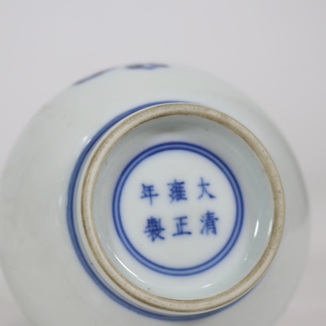 An Exquisite Blue and White Flower Pattern Vase - 9