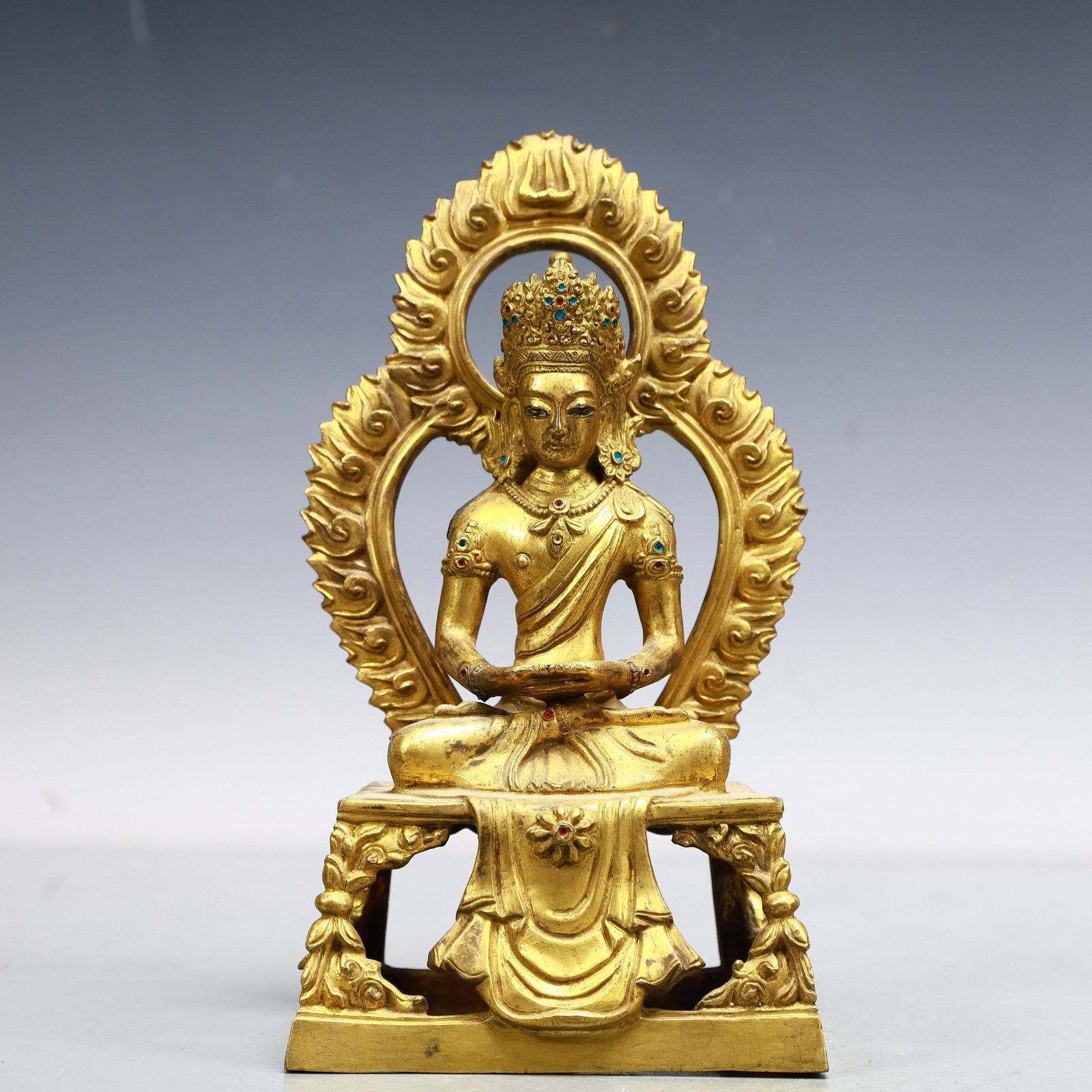 A Exquisite Gilt Bronze Statue of Avalokitesvara: A Exquisite Gilt Bronze Statue of Avalokitesvara Ming Dynasty, China Size:11cmx9cmx20cm Weight:1250g (The Dimensions Of All Batches Are Manually Measured.If You Need More Detailed Information, Please 