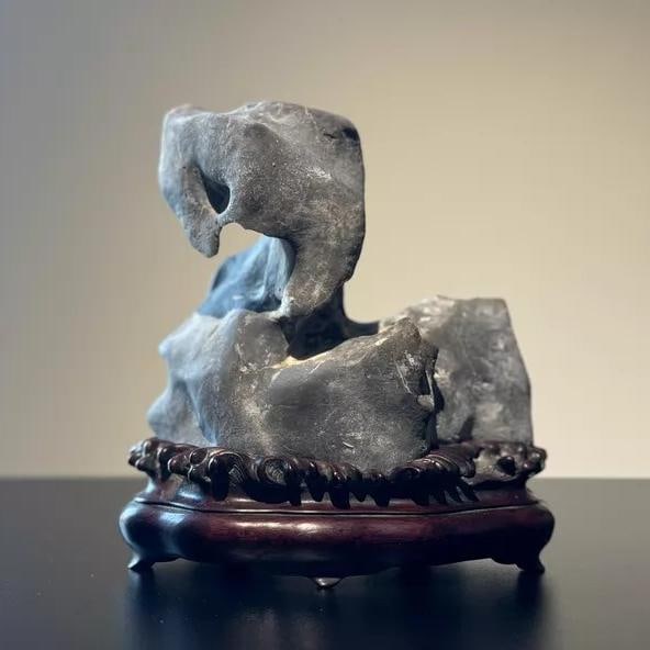 A beautiful Qing Dynasty Taihu limestone swan: Qing Dynasty Taihu Limestone Swan SIZE: 15x9x15cm (The Dimensions Of All Batches Are Manually Measured.If You Need More Detailed Information, Please Contact Our Customer Service Before Bidding.)