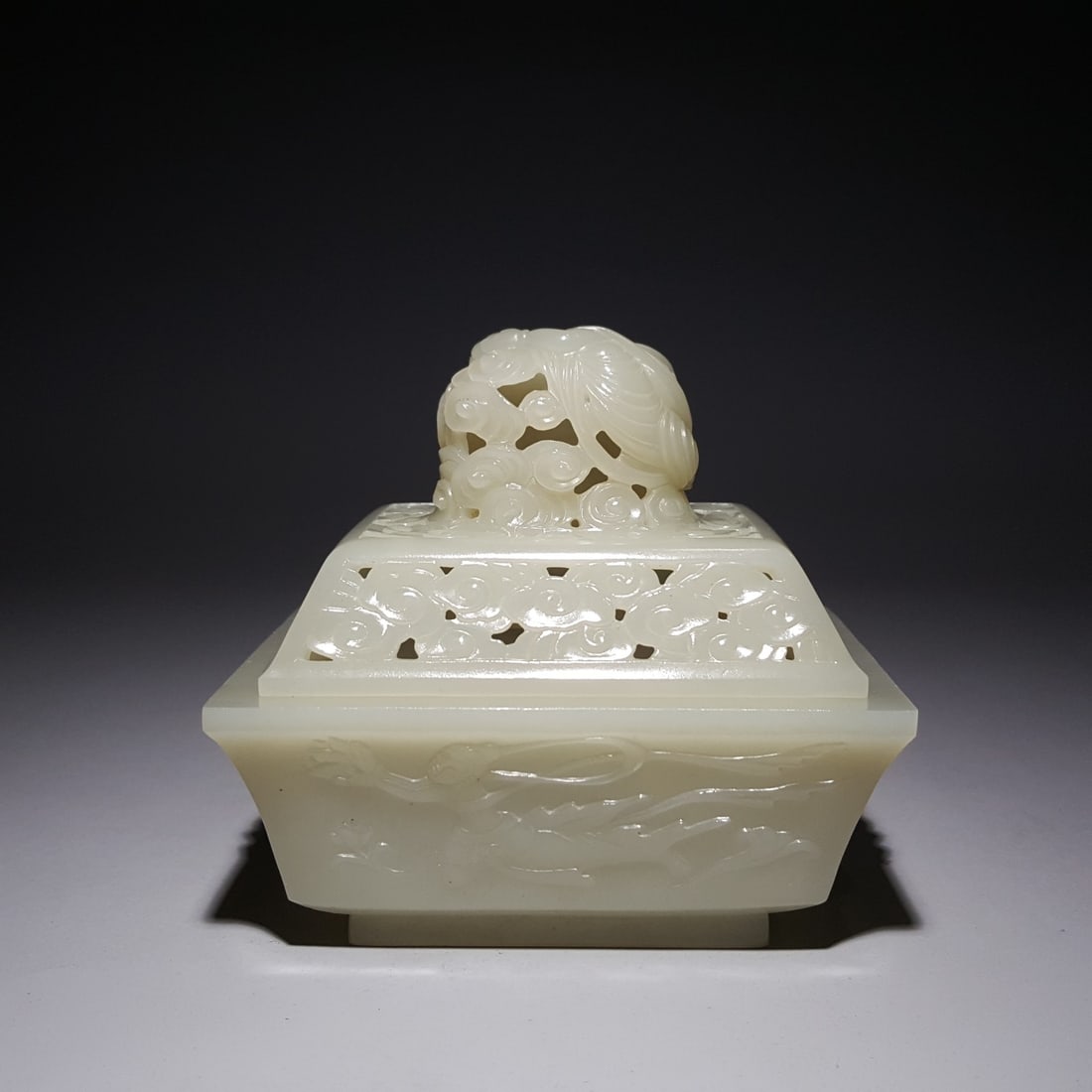 A beautiful Qing Dynasty Hetian jade flying incense burner: Qing Dynasty Hetian jade flying apsaras incense burner SIZE: 9.7x10.8x7.7cm W:269g (The Dimensions Of All Batches Are Manually Measured.If You Need More Detailed Information, Please Contact Our Custom