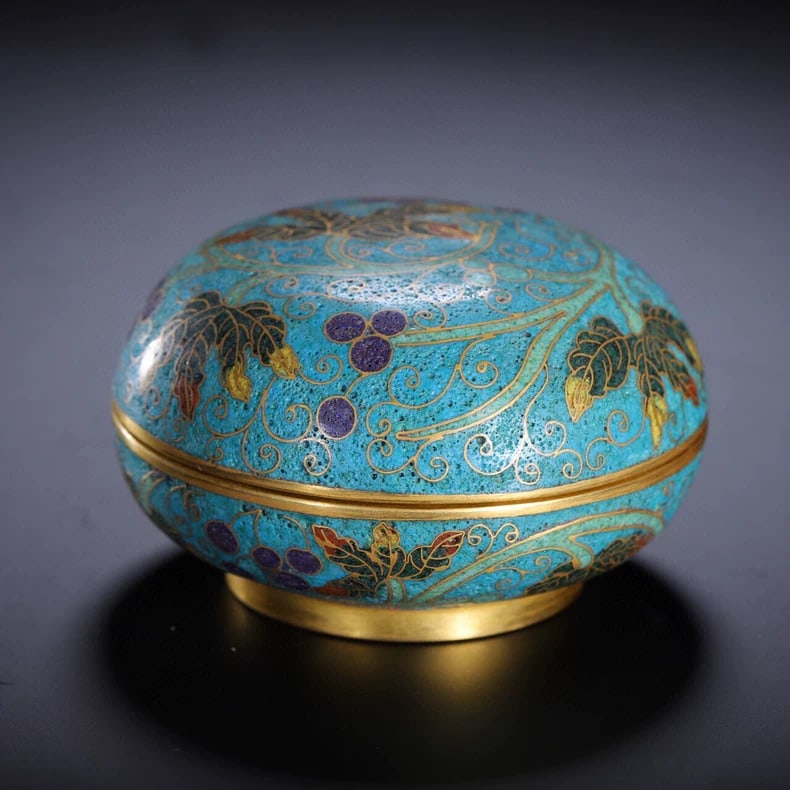 A beautiful Qing Dynasty cloisonne small garden box (1 of 9)